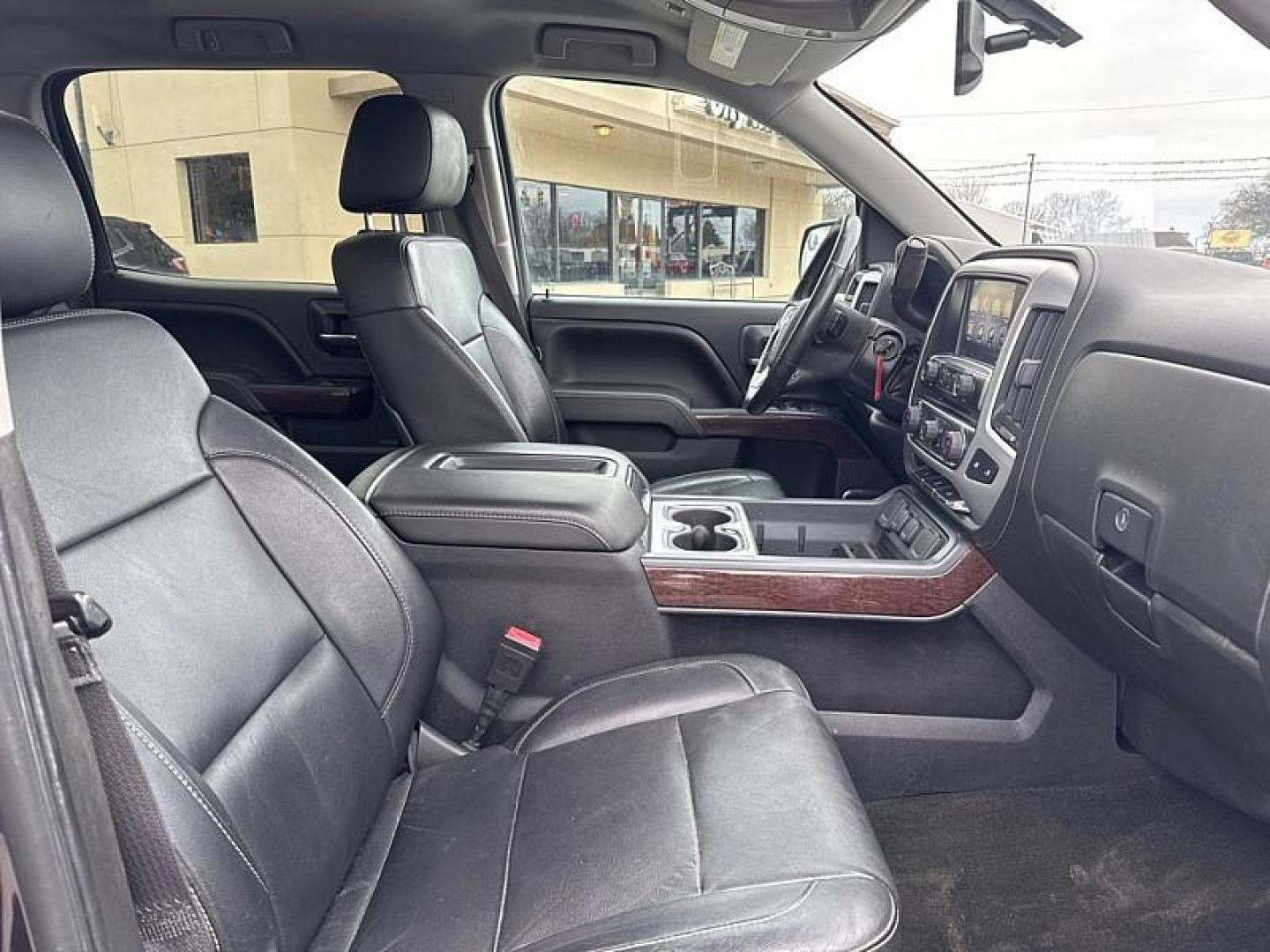 2015 GRAY GMC Sierra 1500 SLT Crew Cab Long Box 4WD (3GTU2VEC1FG) with an 5.3L V8 OHV 16V engine, 6-Speed Automatic transmission, located at 3304 Woodville Road, Northwood, OH, 43619, (419) 210-8019, 41.612694, -83.480743 - Your #1 Destination for Auto Loans and mdash;No Matter Your Credit!At our dealership, we believe everyone deserves the opportunity to drive their dream car and mdash;whether you have good credit, bad credit, or no credit at all. With a wide selection of hundreds of cars, trucks, and SUVs, you'll fin - Photo#15