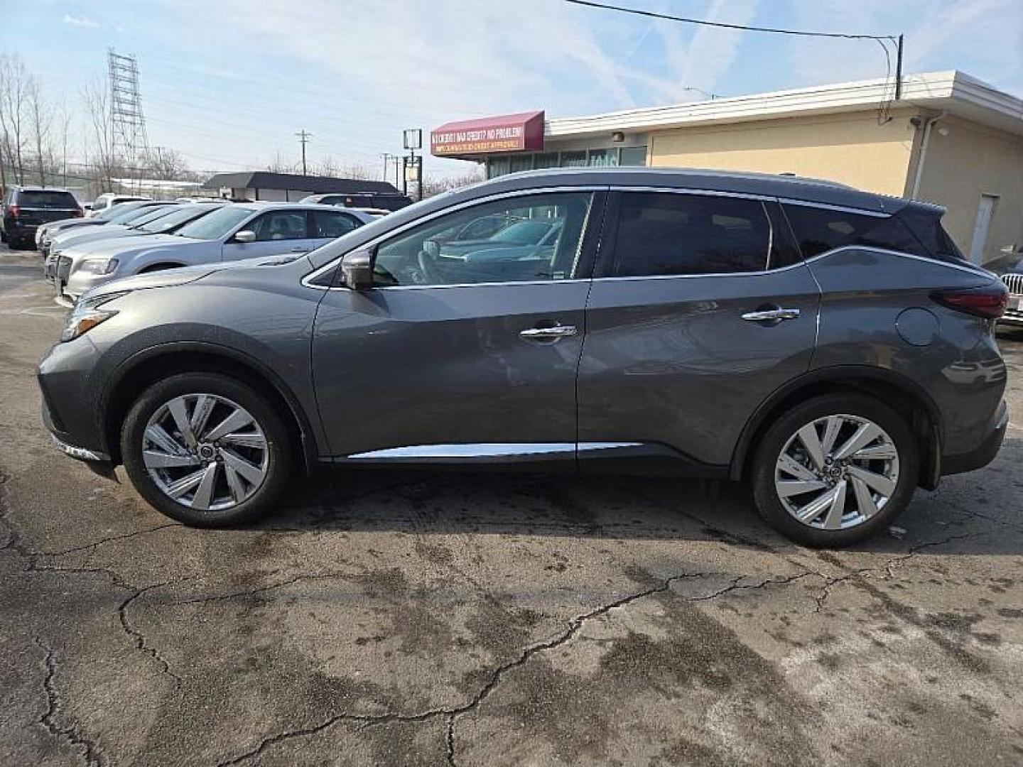 2019 GRAY /BLACK Nissan Murano Platinum AWD (5N1AZ2MS9KN) with an 3.5L V6 DOHC 24V engine, CVT transmission, located at 3304 Woodville Road, Northwood, OH, 43619, (419) 210-8019, 41.612694, -83.480743 - Your #1 Destination for Auto Loans and mdash;No Matter Your Credit!At our dealership, we believe everyone deserves the opportunity to drive their dream car and mdash;whether you have good credit, bad credit, or no credit at all. With a wide selection of hundreds of cars, trucks, and SUVs, you'll fin - Photo#1