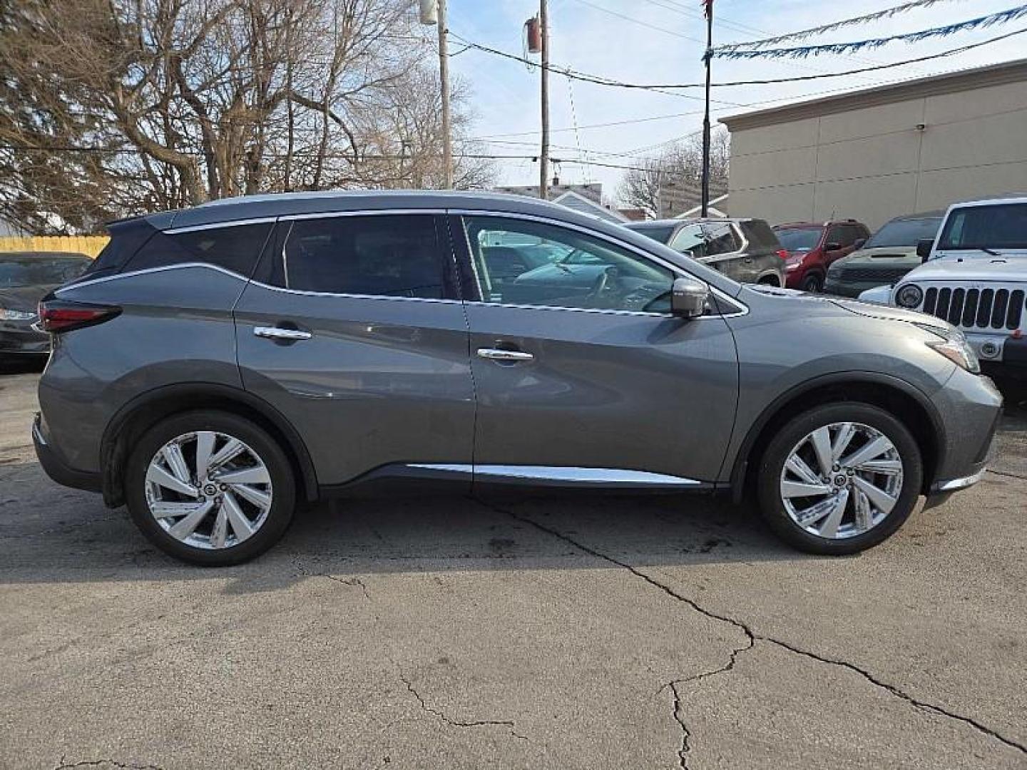 2019 GRAY /BLACK Nissan Murano Platinum AWD (5N1AZ2MS9KN) with an 3.5L V6 DOHC 24V engine, CVT transmission, located at 3304 Woodville Road, Northwood, OH, 43619, (419) 210-8019, 41.612694, -83.480743 - Your #1 Destination for Auto Loans and mdash;No Matter Your Credit!At our dealership, we believe everyone deserves the opportunity to drive their dream car and mdash;whether you have good credit, bad credit, or no credit at all. With a wide selection of hundreds of cars, trucks, and SUVs, you'll fin - Photo#5