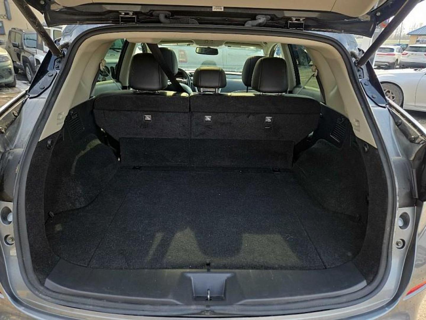 2019 GRAY /BLACK Nissan Murano Platinum AWD (5N1AZ2MS9KN) with an 3.5L V6 DOHC 24V engine, CVT transmission, located at 3304 Woodville Road, Northwood, OH, 43619, (419) 210-8019, 41.612694, -83.480743 - Your #1 Destination for Auto Loans and mdash;No Matter Your Credit!At our dealership, we believe everyone deserves the opportunity to drive their dream car and mdash;whether you have good credit, bad credit, or no credit at all. With a wide selection of hundreds of cars, trucks, and SUVs, you'll fin - Photo#12
