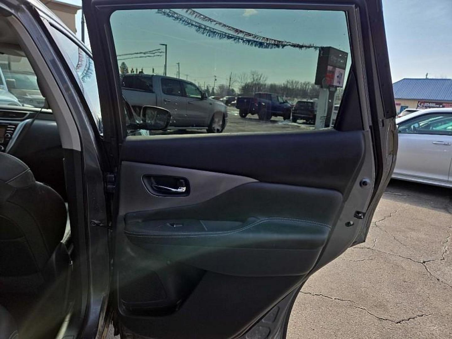 2019 GRAY /BLACK Nissan Murano Platinum AWD (5N1AZ2MS9KN) with an 3.5L V6 DOHC 24V engine, CVT transmission, located at 3304 Woodville Road, Northwood, OH, 43619, (419) 210-8019, 41.612694, -83.480743 - Your #1 Destination for Auto Loans and mdash;No Matter Your Credit!At our dealership, we believe everyone deserves the opportunity to drive their dream car and mdash;whether you have good credit, bad credit, or no credit at all. With a wide selection of hundreds of cars, trucks, and SUVs, you'll fin - Photo#13