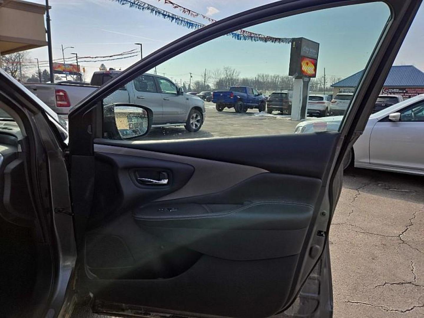 2019 GRAY /BLACK Nissan Murano Platinum AWD (5N1AZ2MS9KN) with an 3.5L V6 DOHC 24V engine, CVT transmission, located at 3304 Woodville Road, Northwood, OH, 43619, (419) 210-8019, 41.612694, -83.480743 - Your #1 Destination for Auto Loans and mdash;No Matter Your Credit!At our dealership, we believe everyone deserves the opportunity to drive their dream car and mdash;whether you have good credit, bad credit, or no credit at all. With a wide selection of hundreds of cars, trucks, and SUVs, you'll fin - Photo#15