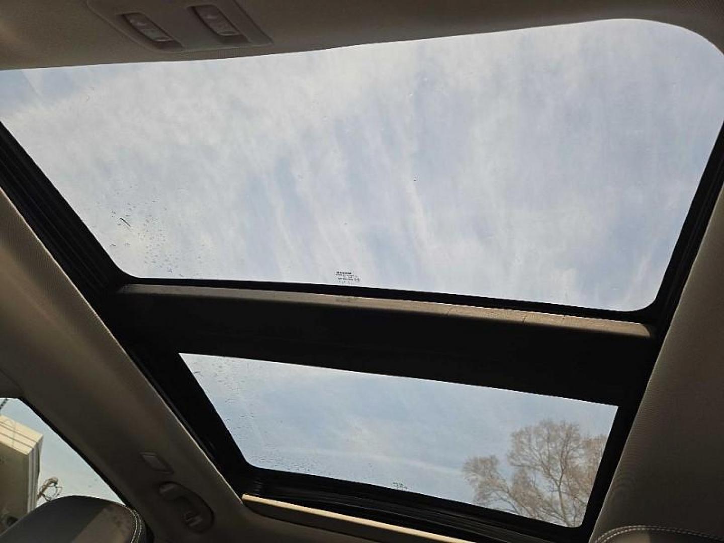 2019 GRAY /BLACK Nissan Murano Platinum AWD (5N1AZ2MS9KN) with an 3.5L V6 DOHC 24V engine, CVT transmission, located at 3304 Woodville Road, Northwood, OH, 43619, (419) 210-8019, 41.612694, -83.480743 - Your #1 Destination for Auto Loans and mdash;No Matter Your Credit!At our dealership, we believe everyone deserves the opportunity to drive their dream car and mdash;whether you have good credit, bad credit, or no credit at all. With a wide selection of hundreds of cars, trucks, and SUVs, you'll fin - Photo#21