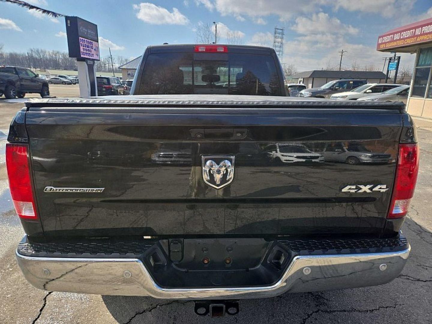 2017 BLACK /GRAY RAM 1500 SLT Quad Cab 4WD (1C6RR7GG1HS) with an 3.6L V6 DOHC 24V FFV engine, 8A transmission, located at 3304 Woodville Road, Northwood, OH, 43619, (419) 210-8019, 41.612694, -83.480743 - Your #1 Destination for Auto Loans and mdash;No Matter Your Credit!At our dealership, we believe everyone deserves the opportunity to drive their dream car and mdash;whether you have good credit, bad credit, or no credit at all. With a wide selection of hundreds of cars, trucks, and SUVs, you'll fin - Photo#3