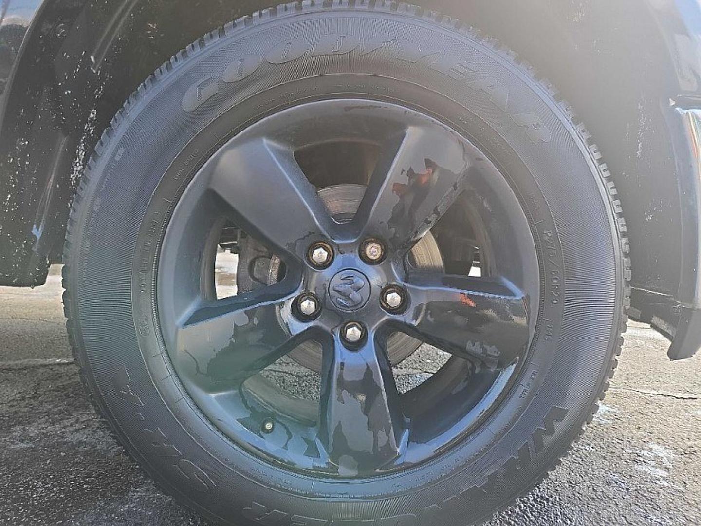 2017 BLACK /GRAY RAM 1500 SLT Quad Cab 4WD (1C6RR7GG1HS) with an 3.6L V6 DOHC 24V FFV engine, 8A transmission, located at 3304 Woodville Road, Northwood, OH, 43619, (419) 210-8019, 41.612694, -83.480743 - Your #1 Destination for Auto Loans and mdash;No Matter Your Credit!At our dealership, we believe everyone deserves the opportunity to drive their dream car and mdash;whether you have good credit, bad credit, or no credit at all. With a wide selection of hundreds of cars, trucks, and SUVs, you'll fin - Photo#19