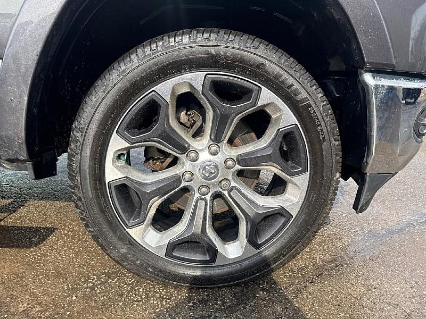 2020 GRAY /BLACK RAM 1500 Limited Crew Cab SWB 4WD (1C6SRFHT6LN) with an 5.7L V8 OHV 16V engine, 8A transmission, located at 3304 Woodville Road, Northwood, OH, 43619, (419) 210-8019, 41.612694, -83.480743 - Your #1 Destination for Auto Loans and mdash;No Matter Your Credit!At our dealership, we believe everyone deserves the opportunity to drive their dream car and mdash;whether you have good credit, bad credit, or no credit at all. With a wide selection of hundreds of cars, trucks, and SUVs, you'll fin - Photo#16