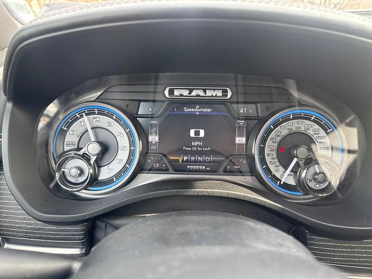 2020 GRAY /BLACK RAM 1500 Limited Crew Cab SWB 4WD (1C6SRFHT6LN) with an 5.7L V8 OHV 16V engine, 8A transmission, located at 3304 Woodville Road, Northwood, OH, 43619, (419) 210-8019, 41.612694, -83.480743 - Your #1 Destination for Auto Loans and mdash;No Matter Your Credit!At our dealership, we believe everyone deserves the opportunity to drive their dream car and mdash;whether you have good credit, bad credit, or no credit at all. With a wide selection of hundreds of cars, trucks, and SUVs, you'll fin - Photo#17