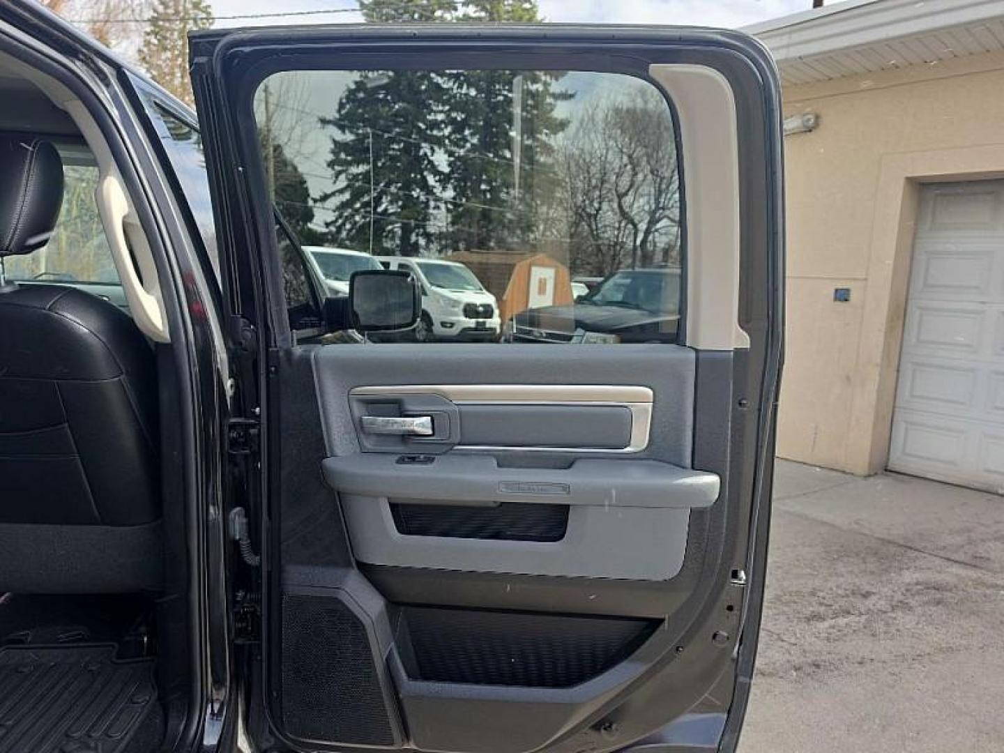 2018 BLACK /BLACK RAM 1500 SLT Crew Cab SWB 4WD (1C6RR7LMXJS) with an 3.0L V6 DIESEL engine, 8A transmission, located at 3304 Woodville Road, Northwood, OH, 43619, (419) 210-8019, 41.612694, -83.480743 - Your #1 Destination for Auto Loans and mdash;No Matter Your Credit!At our dealership, we believe everyone deserves the opportunity to drive their dream car and mdash;whether you have good credit, bad credit, or no credit at all. With a wide selection of hundreds of cars, trucks, and SUVs, you'll fin - Photo#13