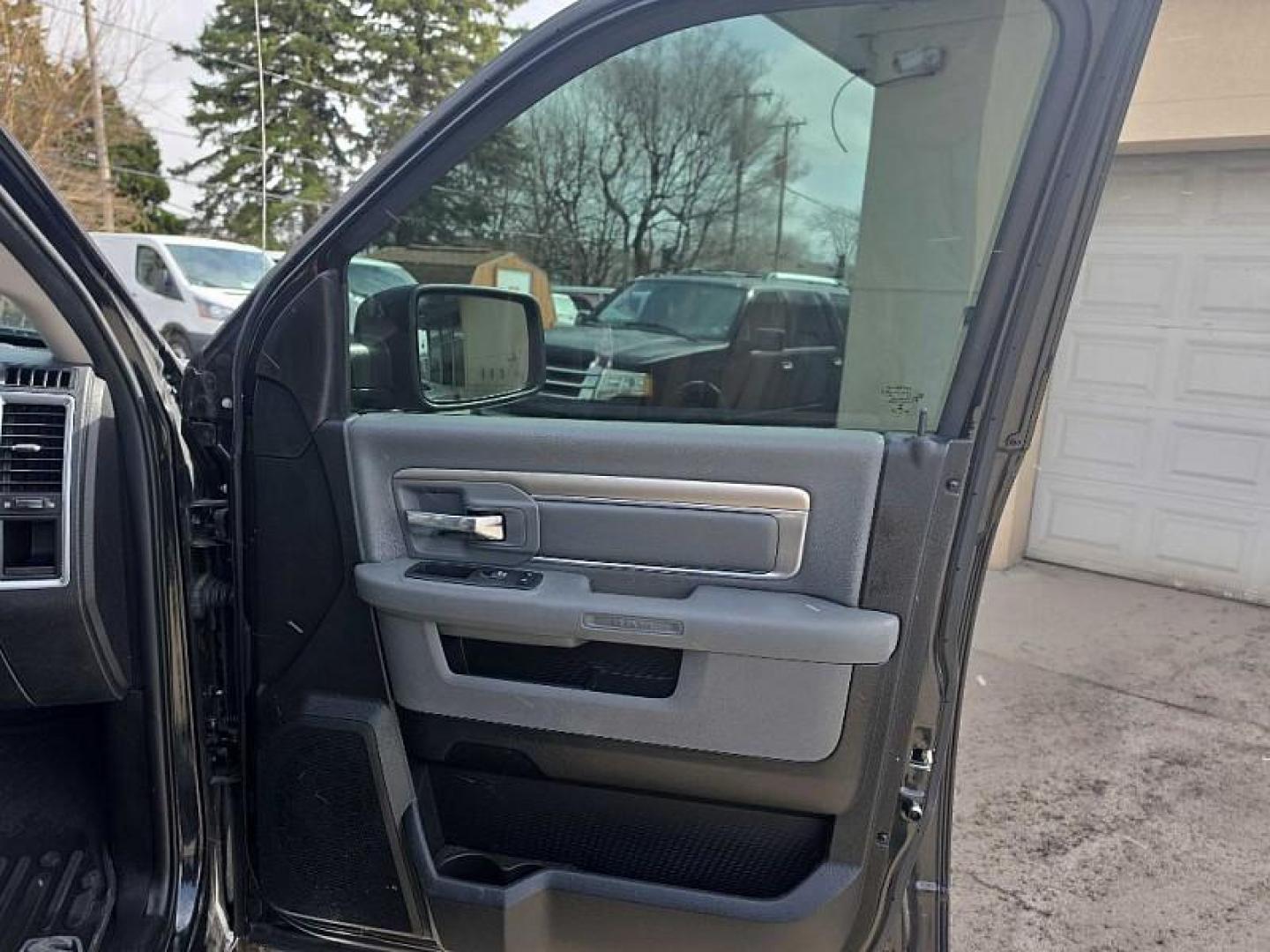 2018 BLACK /BLACK RAM 1500 SLT Crew Cab SWB 4WD (1C6RR7LMXJS) with an 3.0L V6 DIESEL engine, 8A transmission, located at 3304 Woodville Road, Northwood, OH, 43619, (419) 210-8019, 41.612694, -83.480743 - Your #1 Destination for Auto Loans and mdash;No Matter Your Credit!At our dealership, we believe everyone deserves the opportunity to drive their dream car and mdash;whether you have good credit, bad credit, or no credit at all. With a wide selection of hundreds of cars, trucks, and SUVs, you'll fin - Photo#15