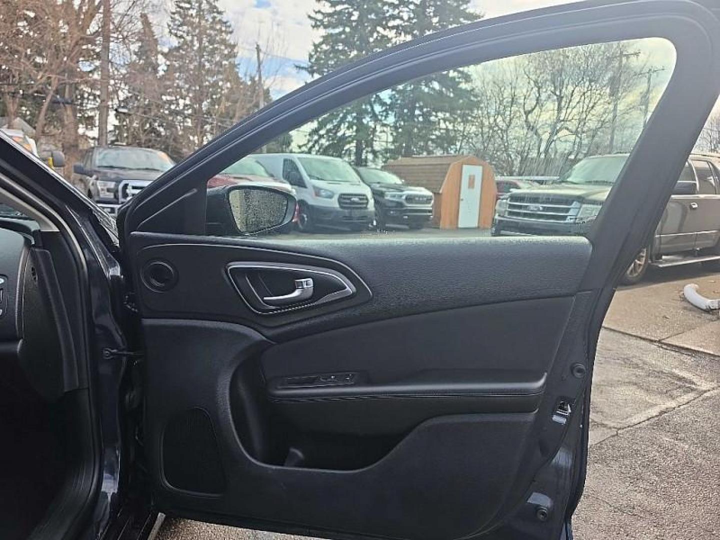 2017 GRAY /BLACK Chrysler 200 LX (1C3CCCFB6HN) with an 2.4L L4 DOHC 16V engine, 9A transmission, located at 3304 Woodville Road, Northwood, OH, 43619, (419) 210-8019, 41.612694, -83.480743 - Your #1 Destination for Auto Loans and mdash;No Matter Your Credit!At our dealership, we believe everyone deserves the opportunity to drive their dream car and mdash;whether you have good credit, bad credit, or no credit at all. With a wide selection of hundreds of cars, trucks, and SUVs, you'll fin - Photo#15