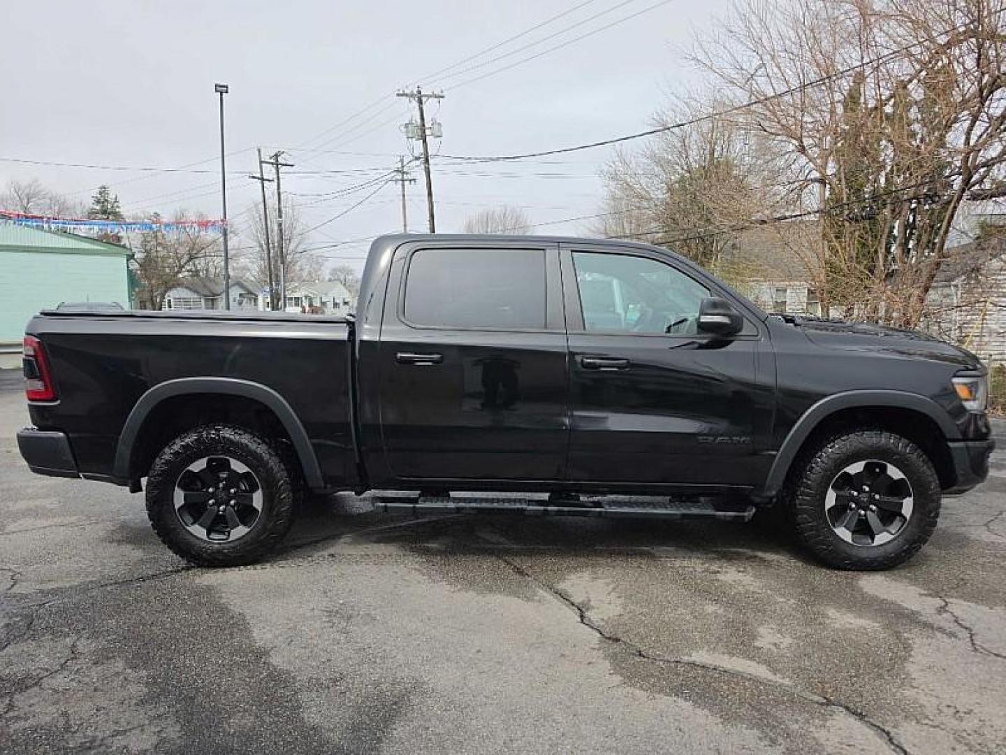 2020 BLACK /BLACK RAM 1500 Rebel Crew Cab SB 4WD (1C6SRFLMXLN) with an 3.5L V6 DOHC 24V engine, 8A transmission, located at 3304 Woodville Road, Northwood, OH, 43619, (419) 210-8019, 41.612694, -83.480743 - Your #1 Destination for Auto Loans and mdash;No Matter Your Credit!At our dealership, we believe everyone deserves the opportunity to drive their dream car and mdash;whether you have good credit, bad credit, or no credit at all. With a wide selection of hundreds of cars, trucks, and SUVs, you'll fin - Photo#5