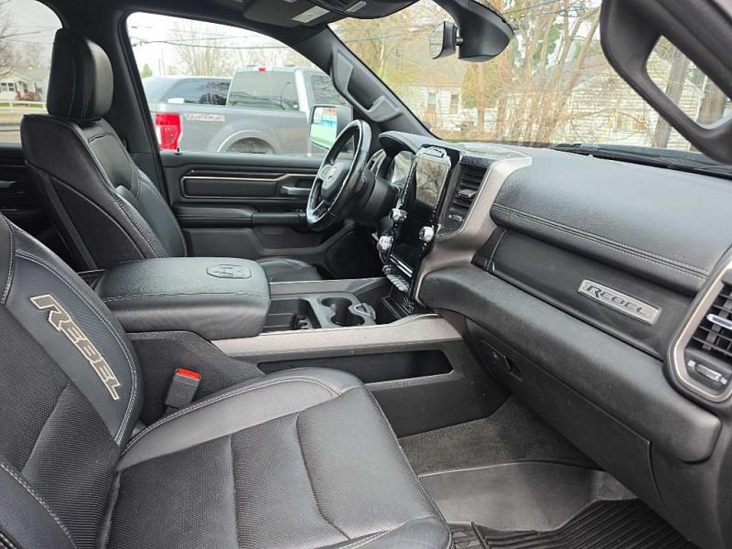2020 BLACK /BLACK RAM 1500 Rebel Crew Cab SB 4WD (1C6SRFLMXLN) with an 3.5L V6 DOHC 24V engine, 8A transmission, located at 3304 Woodville Road, Northwood, OH, 43619, (419) 210-8019, 41.612694, -83.480743 - Your #1 Destination for Auto Loans and mdash;No Matter Your Credit!At our dealership, we believe everyone deserves the opportunity to drive their dream car and mdash;whether you have good credit, bad credit, or no credit at all. With a wide selection of hundreds of cars, trucks, and SUVs, you'll fin - Photo#17