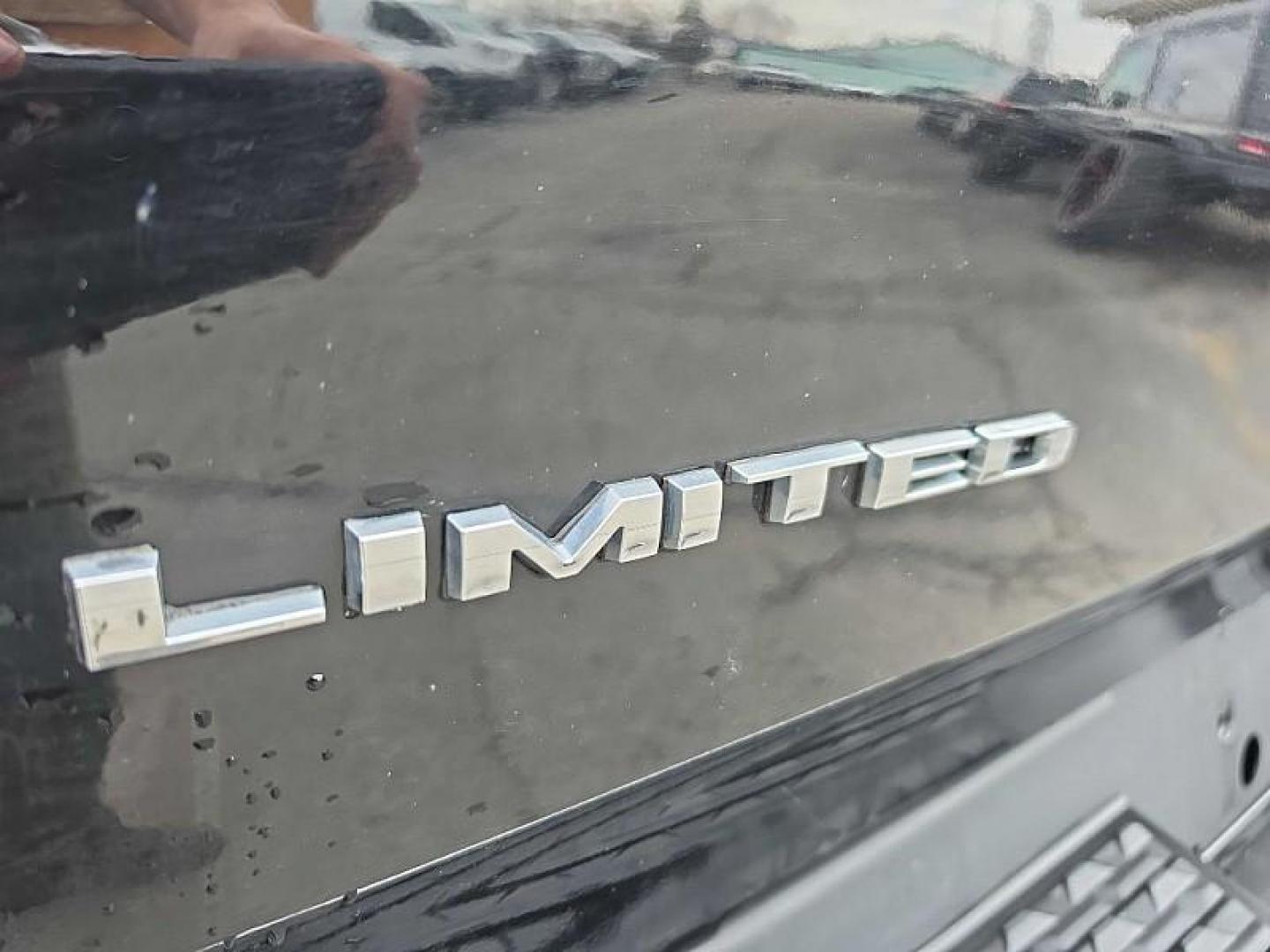 2019 BLACK /BEIGE RAM 1500 Limited Crew Cab LWB 4WD (1C6SRFPT5KN) with an 5.7L V8 OHV 16V engine, 8A transmission, located at 3304 Woodville Road, Northwood, OH, 43619, (419) 210-8019, 41.612694, -83.480743 - Your #1 Destination for Auto Loans and mdash;No Matter Your Credit!At our dealership, we believe everyone deserves the opportunity to drive their dream car and mdash;whether you have good credit, bad credit, or no credit at all. With a wide selection of hundreds of cars, trucks, and SUVs, you'll fin - Photo#13