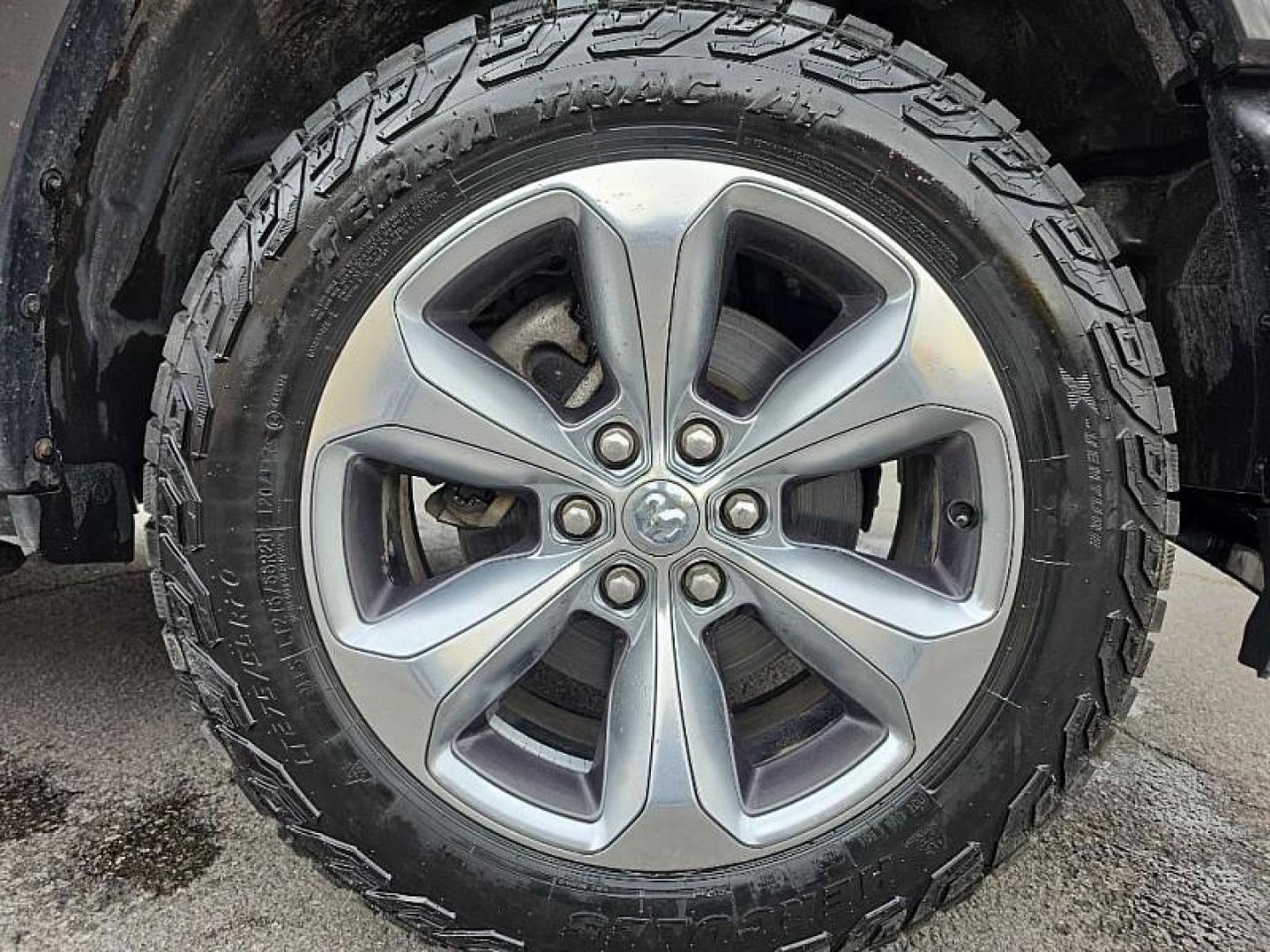 2019 BLACK /BEIGE RAM 1500 Limited Crew Cab LWB 4WD (1C6SRFPT5KN) with an 5.7L V8 OHV 16V engine, 8A transmission, located at 3304 Woodville Road, Northwood, OH, 43619, (419) 210-8019, 41.612694, -83.480743 - Your #1 Destination for Auto Loans and mdash;No Matter Your Credit!At our dealership, we believe everyone deserves the opportunity to drive their dream car and mdash;whether you have good credit, bad credit, or no credit at all. With a wide selection of hundreds of cars, trucks, and SUVs, you'll fin - Photo#38
