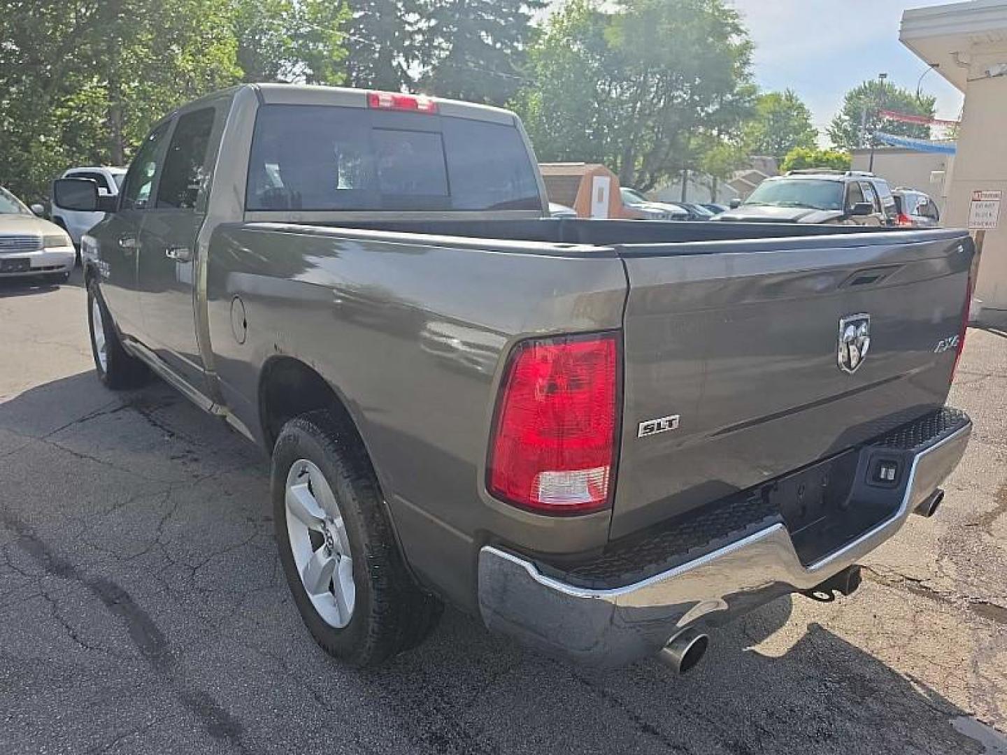 2015 TAN /GRAY RAM 1500 SLT Crew Cab LWB 4WD (1C6RR7TT3FS) with an 5.7L V8 OHV 16V engine, 6-Speed Automatic transmission, located at 3304 Woodville Road, Northwood, OH, 43619, (419) 210-8019, 41.612694, -83.480743 - Your #1 Destination for Auto Loans and mdash;No Matter Your Credit!At our dealership, we believe everyone deserves the opportunity to drive their dream car and mdash;whether you have good credit, bad credit, or no credit at all. With a wide selection of hundreds of cars, trucks, and SUVs, you'll fin - Photo#24