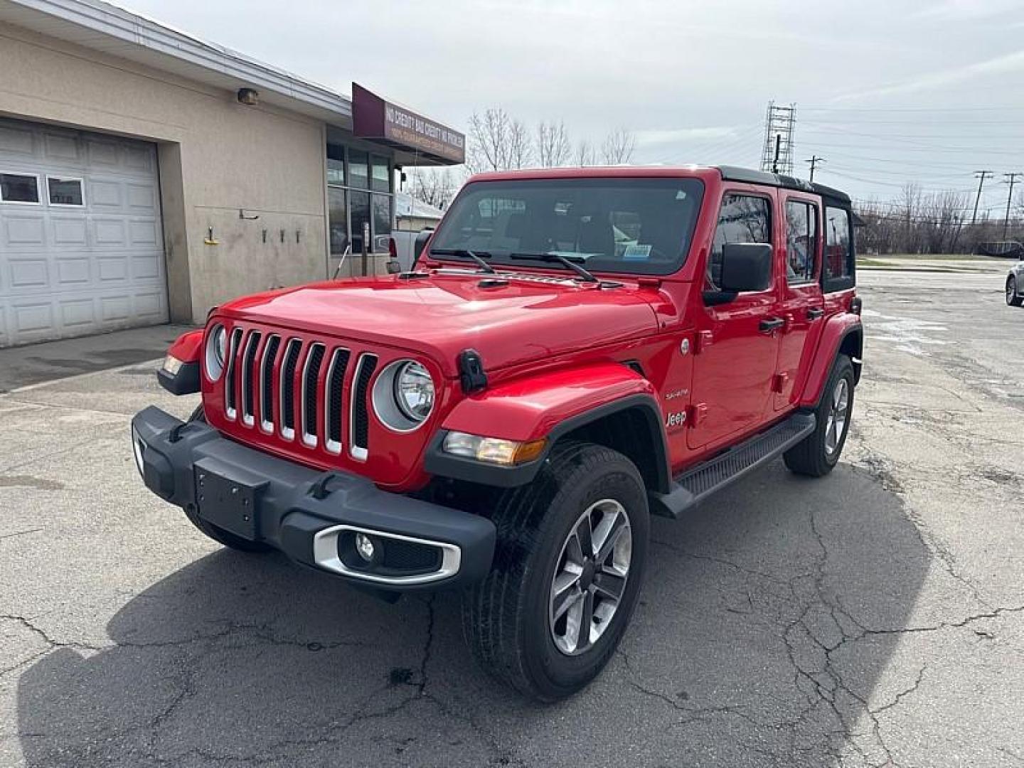 2020 RED /BLACK Jeep Wrangler Unlimited Sahara (1C4HJXEN7LW) with an 2.0L L4 DOHC 16V TURBO engine, 6A transmission, located at 3304 Woodville Road, Northwood, OH, 43619, (419) 210-8019, 41.612694, -83.480743 - Your #1 Destination for Auto Loans and mdash;No Matter Your Credit!At our dealership, we believe everyone deserves the opportunity to drive their dream car and mdash;whether you have good credit, bad credit, or no credit at all. With a wide selection of hundreds of cars, trucks, and SUVs, you'll fin - Photo#0
