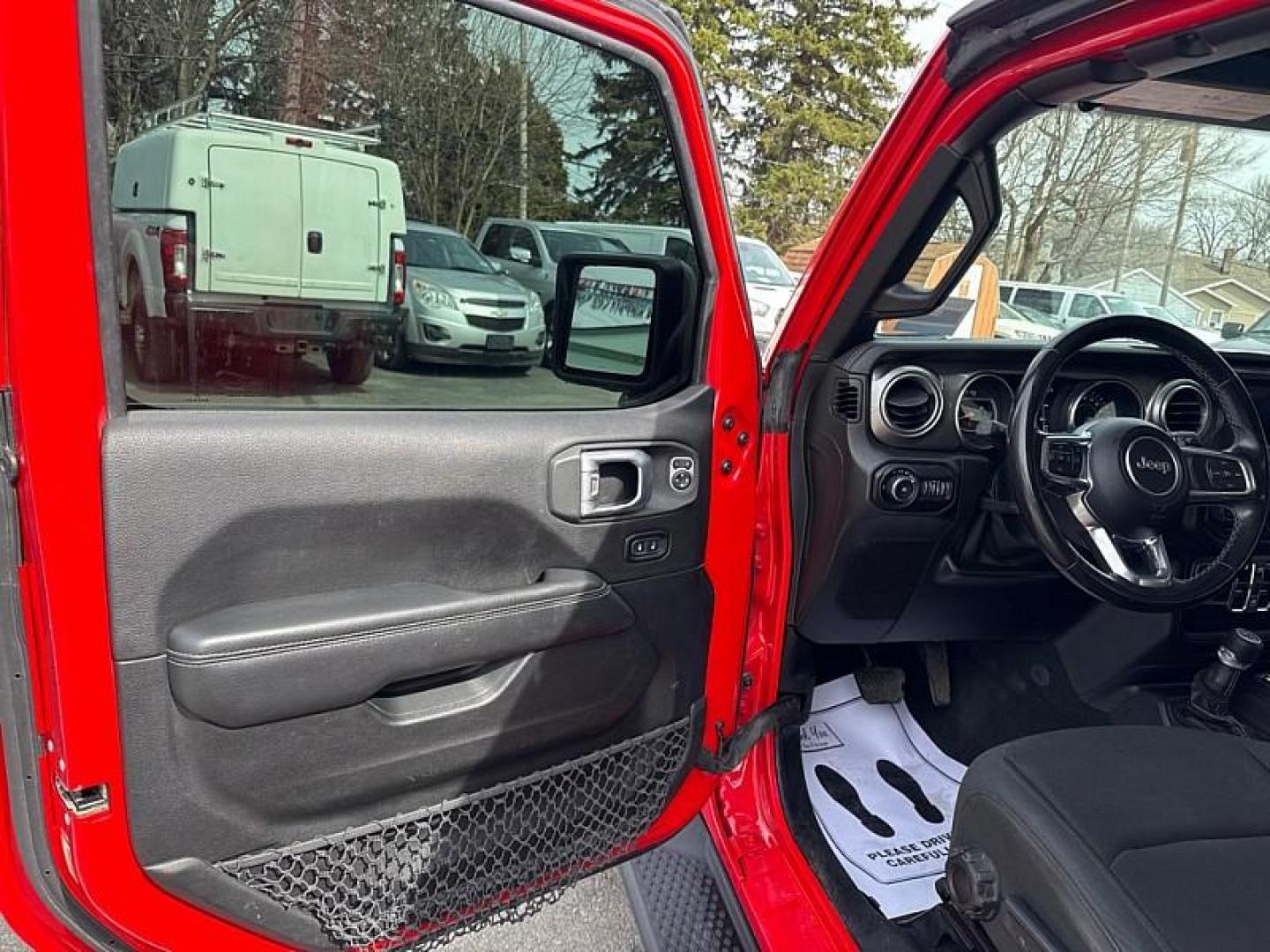 2020 RED /BLACK Jeep Wrangler Unlimited Sahara (1C4HJXEN7LW) with an 2.0L L4 DOHC 16V TURBO engine, 6A transmission, located at 3304 Woodville Road, Northwood, OH, 43619, (419) 210-8019, 41.612694, -83.480743 - Your #1 Destination for Auto Loans and mdash;No Matter Your Credit!At our dealership, we believe everyone deserves the opportunity to drive their dream car and mdash;whether you have good credit, bad credit, or no credit at all. With a wide selection of hundreds of cars, trucks, and SUVs, you'll fin - Photo#8