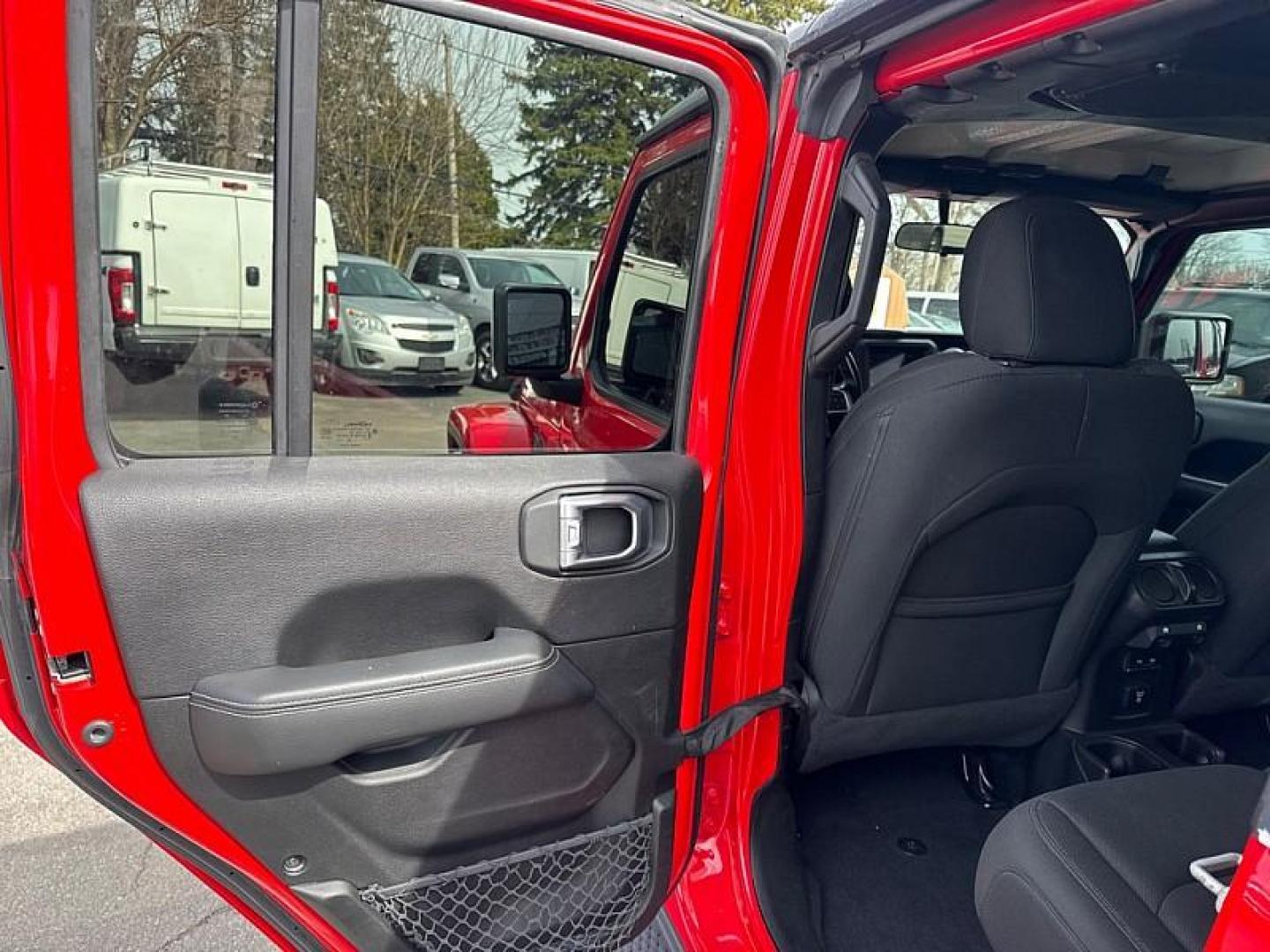 2020 RED /BLACK Jeep Wrangler Unlimited Sahara (1C4HJXEN7LW) with an 2.0L L4 DOHC 16V TURBO engine, 6A transmission, located at 3304 Woodville Road, Northwood, OH, 43619, (419) 210-8019, 41.612694, -83.480743 - Your #1 Destination for Auto Loans and mdash;No Matter Your Credit!At our dealership, we believe everyone deserves the opportunity to drive their dream car and mdash;whether you have good credit, bad credit, or no credit at all. With a wide selection of hundreds of cars, trucks, and SUVs, you'll fin - Photo#10