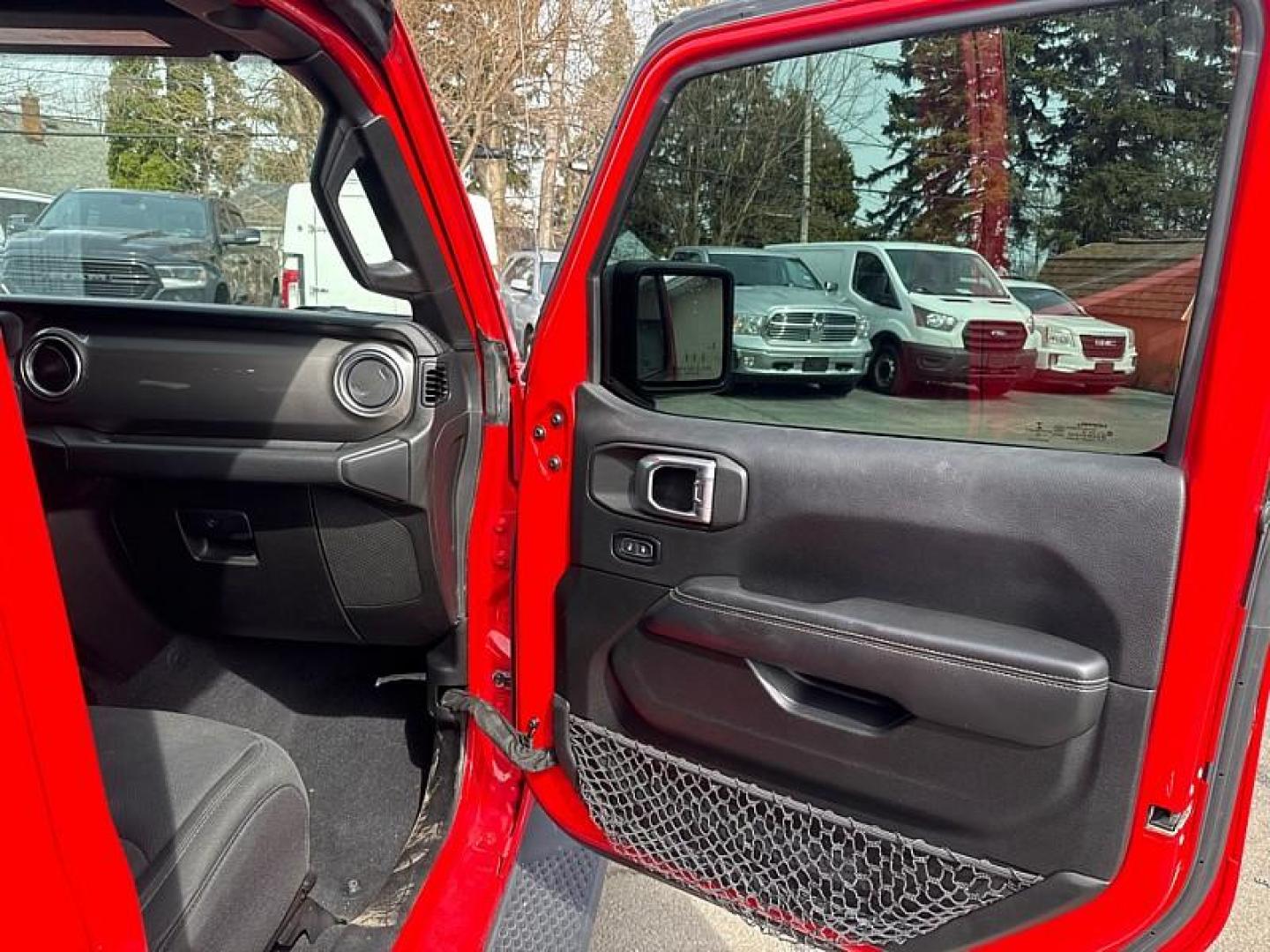 2020 RED /BLACK Jeep Wrangler Unlimited Sahara (1C4HJXEN7LW) with an 2.0L L4 DOHC 16V TURBO engine, 6A transmission, located at 3304 Woodville Road, Northwood, OH, 43619, (419) 210-8019, 41.612694, -83.480743 - Your #1 Destination for Auto Loans and mdash;No Matter Your Credit!At our dealership, we believe everyone deserves the opportunity to drive their dream car and mdash;whether you have good credit, bad credit, or no credit at all. With a wide selection of hundreds of cars, trucks, and SUVs, you'll fin - Photo#15