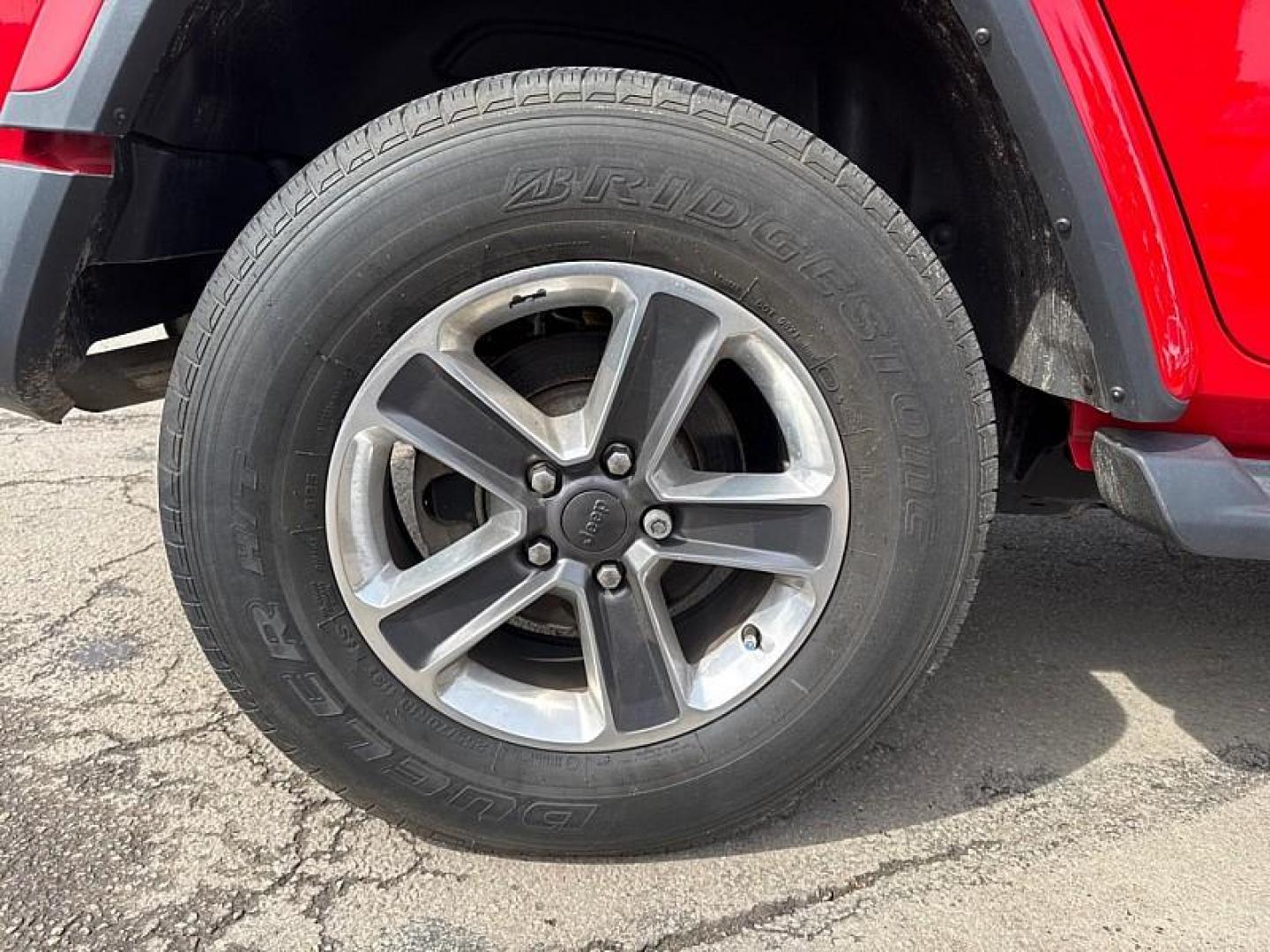 2020 RED /BLACK Jeep Wrangler Unlimited Sahara (1C4HJXEN7LW) with an 2.0L L4 DOHC 16V TURBO engine, 6A transmission, located at 3304 Woodville Road, Northwood, OH, 43619, (419) 210-8019, 41.612694, -83.480743 - Your #1 Destination for Auto Loans and mdash;No Matter Your Credit!At our dealership, we believe everyone deserves the opportunity to drive their dream car and mdash;whether you have good credit, bad credit, or no credit at all. With a wide selection of hundreds of cars, trucks, and SUVs, you'll fin - Photo#17