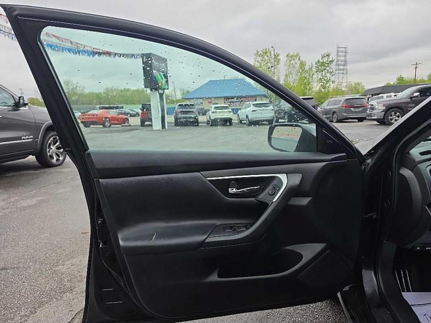 2017 BLACK /BLACK Nissan Altima 2.5 S (1N4AL3AP9HC) with an 2.5L L4 DOHC 16V engine, CVT transmission, located at 3304 Woodville Road, Northwood, OH, 43619, (419) 210-8019, 41.612694, -83.480743 - Your #1 Destination for Auto Loans and mdash;No Matter Your Credit!At our dealership, we believe everyone deserves the opportunity to drive their dream car and mdash;whether you have good credit, bad credit, or no credit at all. With a wide selection of hundreds of cars, trucks, and SUVs, you'll fin - Photo#31