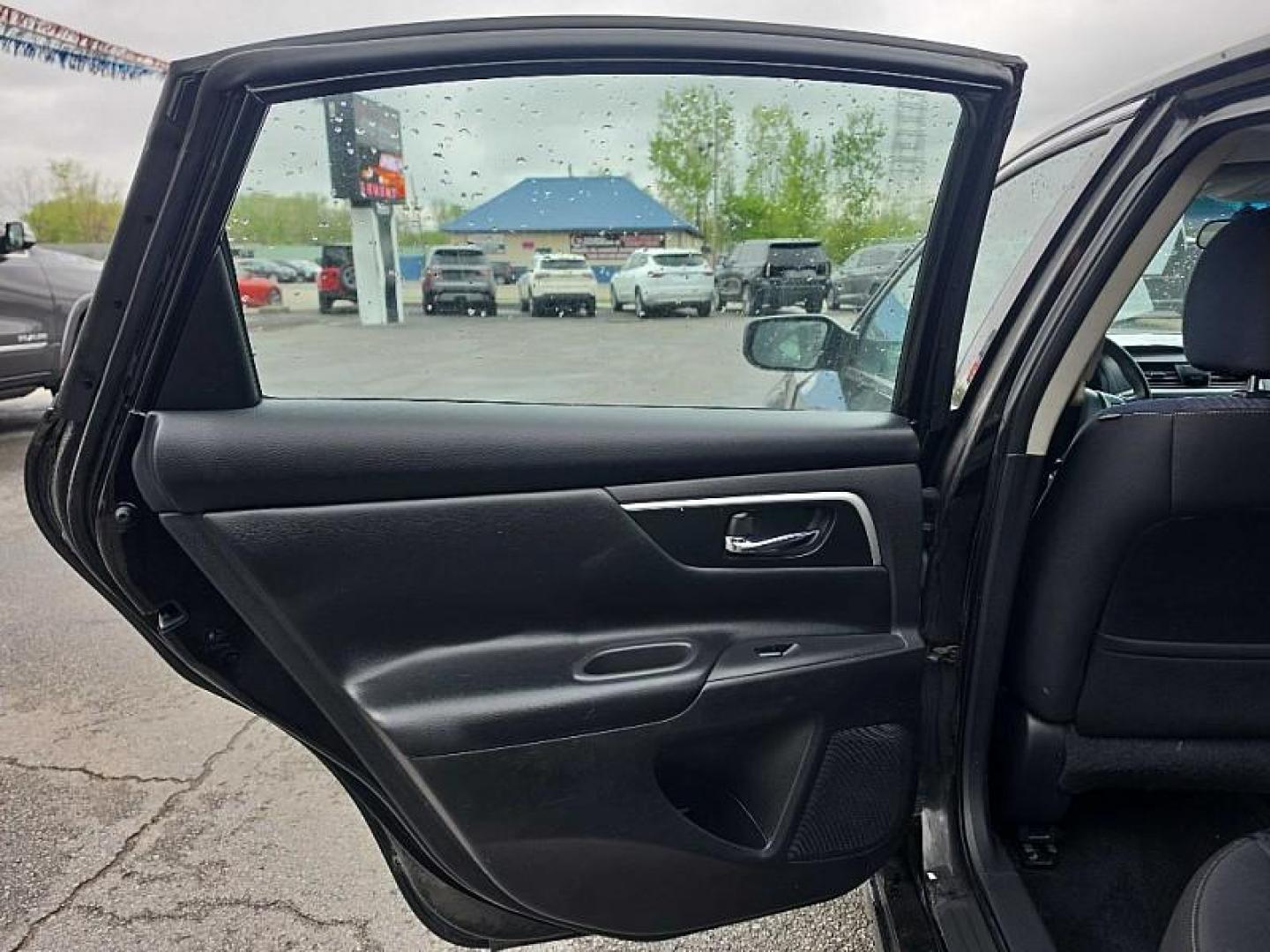 2017 BLACK /BLACK Nissan Altima 2.5 S (1N4AL3AP9HC) with an 2.5L L4 DOHC 16V engine, CVT transmission, located at 3304 Woodville Road, Northwood, OH, 43619, (419) 210-8019, 41.612694, -83.480743 - Your #1 Destination for Auto Loans and mdash;No Matter Your Credit!At our dealership, we believe everyone deserves the opportunity to drive their dream car and mdash;whether you have good credit, bad credit, or no credit at all. With a wide selection of hundreds of cars, trucks, and SUVs, you'll fin - Photo#33
