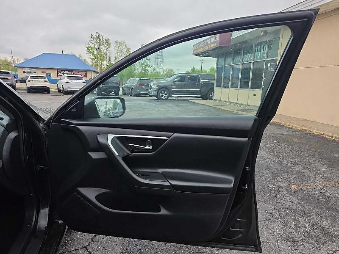2017 BLACK /BLACK Nissan Altima 2.5 S (1N4AL3AP9HC) with an 2.5L L4 DOHC 16V engine, CVT transmission, located at 3304 Woodville Road, Northwood, OH, 43619, (419) 210-8019, 41.612694, -83.480743 - Your #1 Destination for Auto Loans and mdash;No Matter Your Credit!At our dealership, we believe everyone deserves the opportunity to drive their dream car and mdash;whether you have good credit, bad credit, or no credit at all. With a wide selection of hundreds of cars, trucks, and SUVs, you'll fin - Photo#57