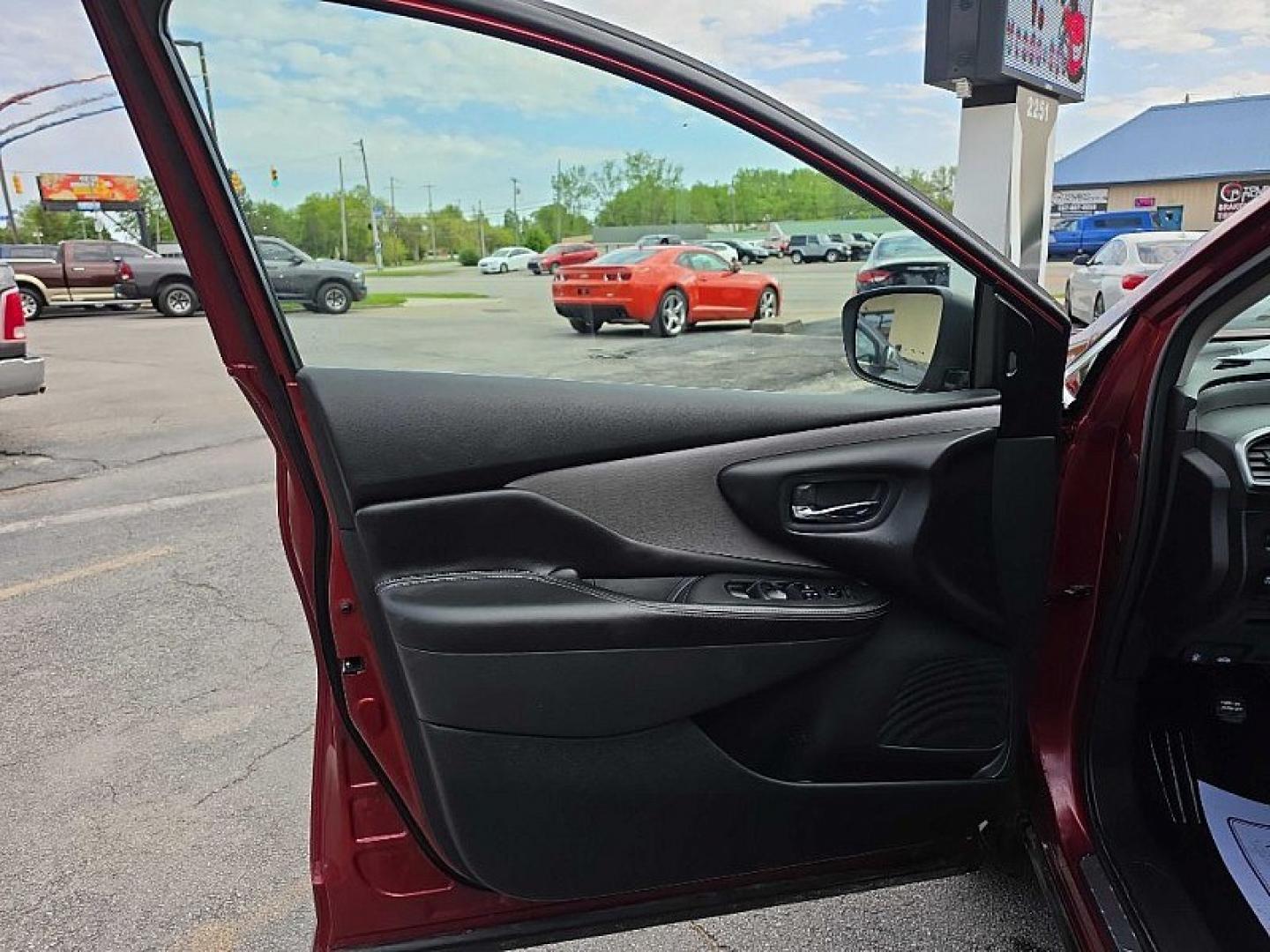 2021 RED /BLACK Nissan Murano SV AWD (5N1AZ2BS2MC) with an 3.5L V6 DOHC 24V engine, CVT transmission, located at 3304 Woodville Road, Northwood, OH, 43619, (419) 210-8019, 41.612694, -83.480743 - Your #1 Destination for Auto Loans and mdash;No Matter Your Credit!At our dealership, we believe everyone deserves the opportunity to drive their dream car and mdash;whether you have good credit, bad credit, or no credit at all. With a wide selection of hundreds of cars, trucks, and SUVs, you'll fin - Photo#8