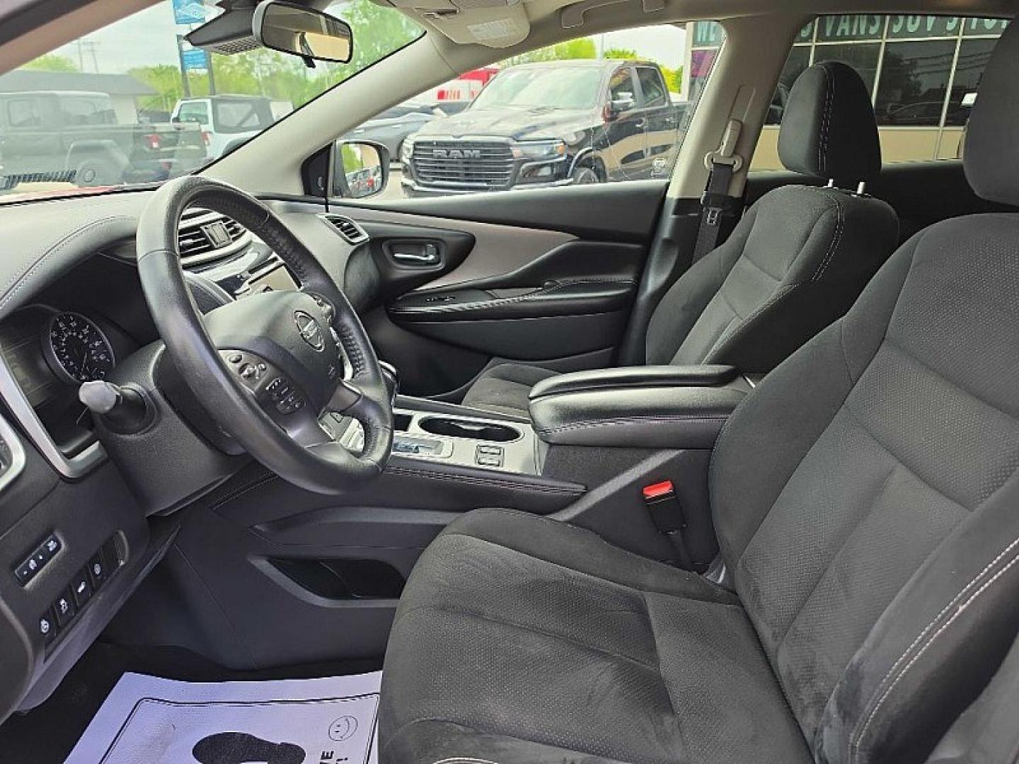2021 RED /BLACK Nissan Murano SV AWD (5N1AZ2BS2MC) with an 3.5L V6 DOHC 24V engine, CVT transmission, located at 3304 Woodville Road, Northwood, OH, 43619, (419) 210-8019, 41.612694, -83.480743 - Your #1 Destination for Auto Loans and mdash;No Matter Your Credit!At our dealership, we believe everyone deserves the opportunity to drive their dream car and mdash;whether you have good credit, bad credit, or no credit at all. With a wide selection of hundreds of cars, trucks, and SUVs, you'll fin - Photo#9