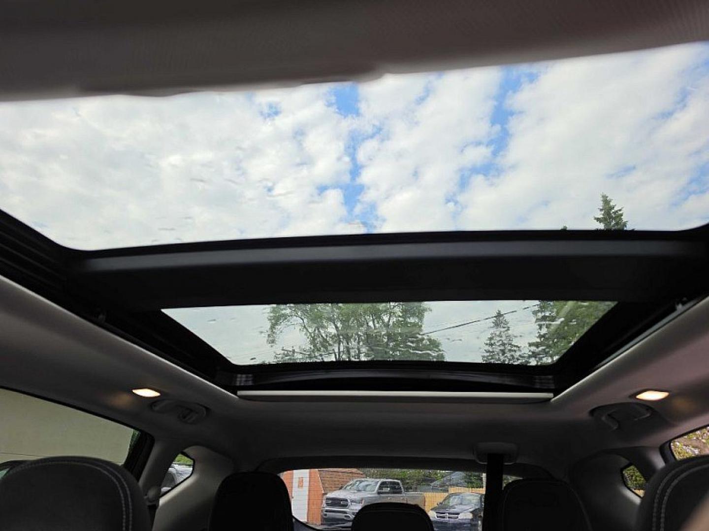 2021 RED /BLACK Nissan Murano SV AWD (5N1AZ2BS2MC) with an 3.5L V6 DOHC 24V engine, CVT transmission, located at 3304 Woodville Road, Northwood, OH, 43619, (419) 210-8019, 41.612694, -83.480743 - Your #1 Destination for Auto Loans and mdash;No Matter Your Credit!At our dealership, we believe everyone deserves the opportunity to drive their dream car and mdash;whether you have good credit, bad credit, or no credit at all. With a wide selection of hundreds of cars, trucks, and SUVs, you'll fin - Photo#21