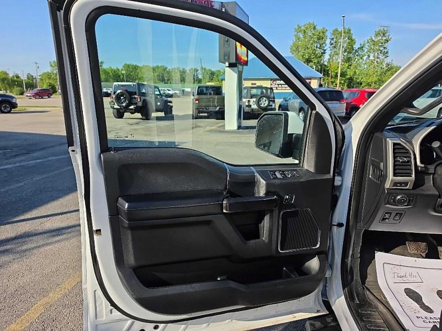 2020 WHITE /BLACK Ford F-150 XLT SuperCrew 6.5-ft. Bed 4WD (1FTEW1EPXLF) with an 2.7L V6 DOHC 24V engine, 6A transmission, located at 3304 Woodville Road, Northwood, OH, 43619, (419) 210-8019, 41.612694, -83.480743 - Your #1 Destination for Auto Loans and mdash;No Matter Your Credit!At our dealership, we believe everyone deserves the opportunity to drive their dream car and mdash;whether you have good credit, bad credit, or no credit at all. With a wide selection of hundreds of cars, trucks, and SUVs, you'll fin - Photo#8