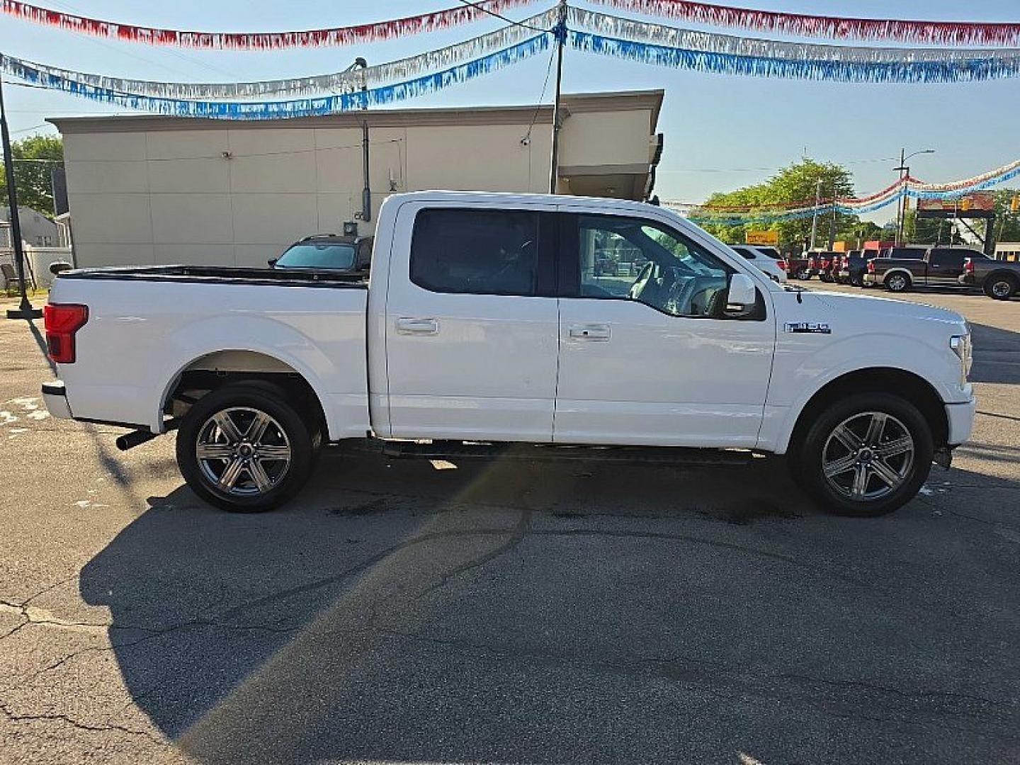 2020 WHITE /BLACK Ford F-150 XLT SuperCrew 6.5-ft. Bed 4WD (1FTEW1EPXLF) with an 2.7L V6 DOHC 24V engine, 6A transmission, located at 3304 Woodville Road, Northwood, OH, 43619, (419) 210-8019, 41.612694, -83.480743- Photo#5