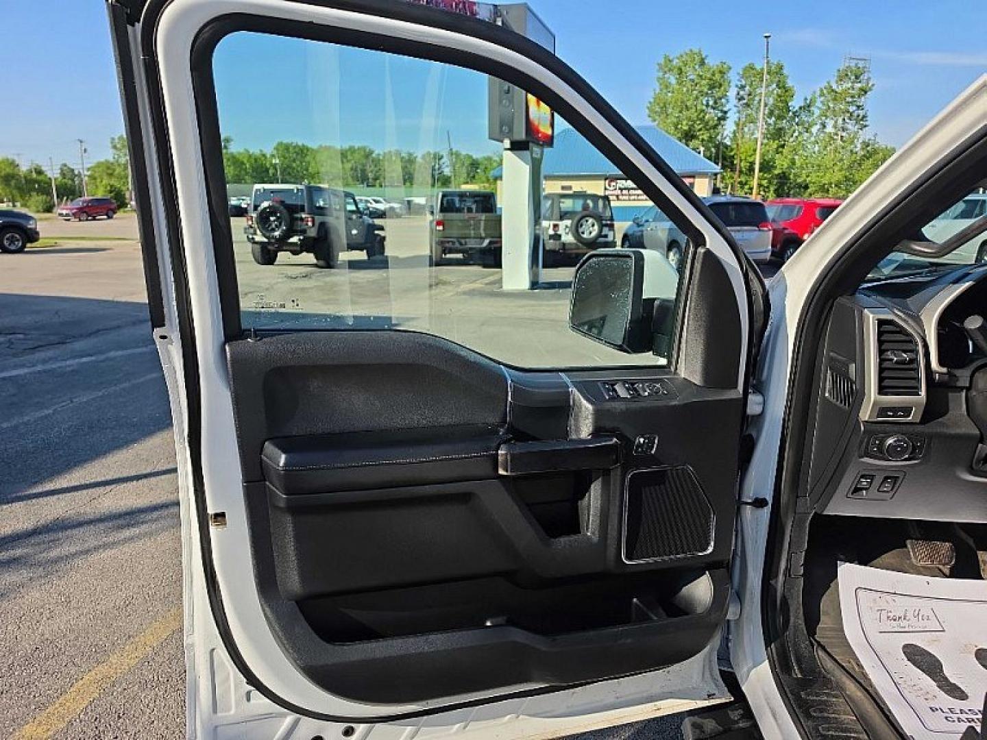 2020 WHITE /BLACK Ford F-150 XLT SuperCrew 6.5-ft. Bed 4WD (1FTEW1EPXLF) with an 2.7L V6 DOHC 24V engine, 6A transmission, located at 3304 Woodville Road, Northwood, OH, 43619, (419) 210-8019, 41.612694, -83.480743- Photo#8