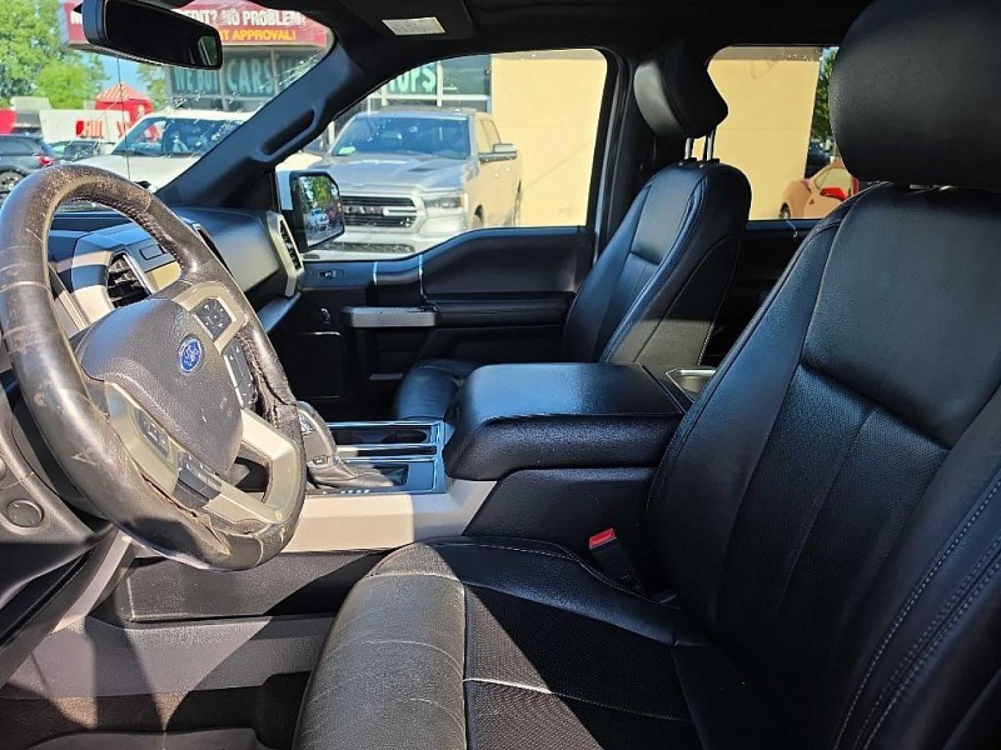 2020 WHITE /BLACK Ford F-150 XLT SuperCrew 6.5-ft. Bed 4WD (1FTEW1EPXLF) with an 2.7L V6 DOHC 24V engine, 6A transmission, located at 3304 Woodville Road, Northwood, OH, 43619, (419) 210-8019, 41.612694, -83.480743- Photo#9