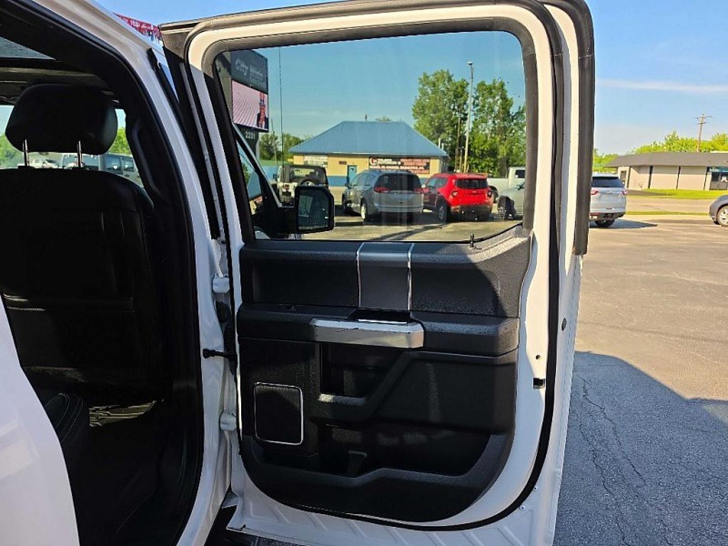 2020 WHITE /BLACK Ford F-150 XLT SuperCrew 6.5-ft. Bed 4WD (1FTEW1EPXLF) with an 2.7L V6 DOHC 24V engine, 6A transmission, located at 3304 Woodville Road, Northwood, OH, 43619, (419) 210-8019, 41.612694, -83.480743- Photo#13