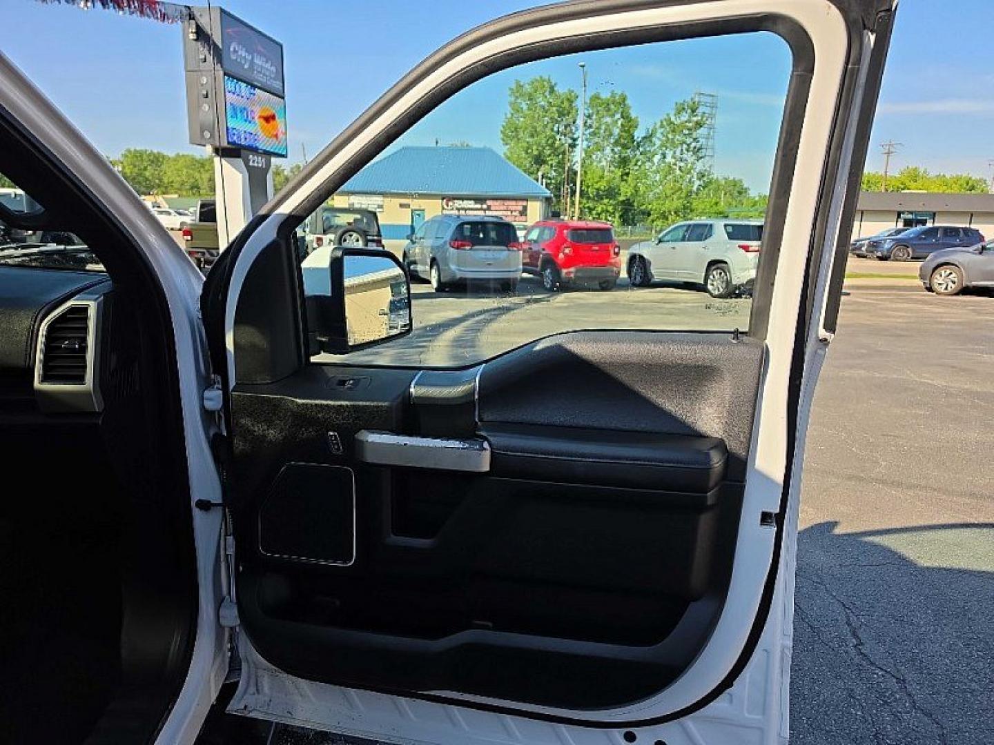 2020 WHITE /BLACK Ford F-150 XLT SuperCrew 6.5-ft. Bed 4WD (1FTEW1EPXLF) with an 2.7L V6 DOHC 24V engine, 6A transmission, located at 3304 Woodville Road, Northwood, OH, 43619, (419) 210-8019, 41.612694, -83.480743- Photo#15