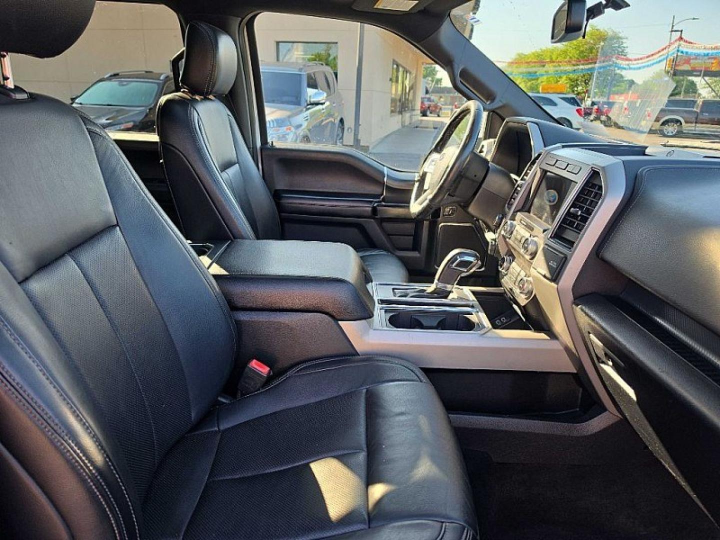 2020 WHITE /BLACK Ford F-150 XLT SuperCrew 6.5-ft. Bed 4WD (1FTEW1EPXLF) with an 2.7L V6 DOHC 24V engine, 6A transmission, located at 3304 Woodville Road, Northwood, OH, 43619, (419) 210-8019, 41.612694, -83.480743- Photo#16