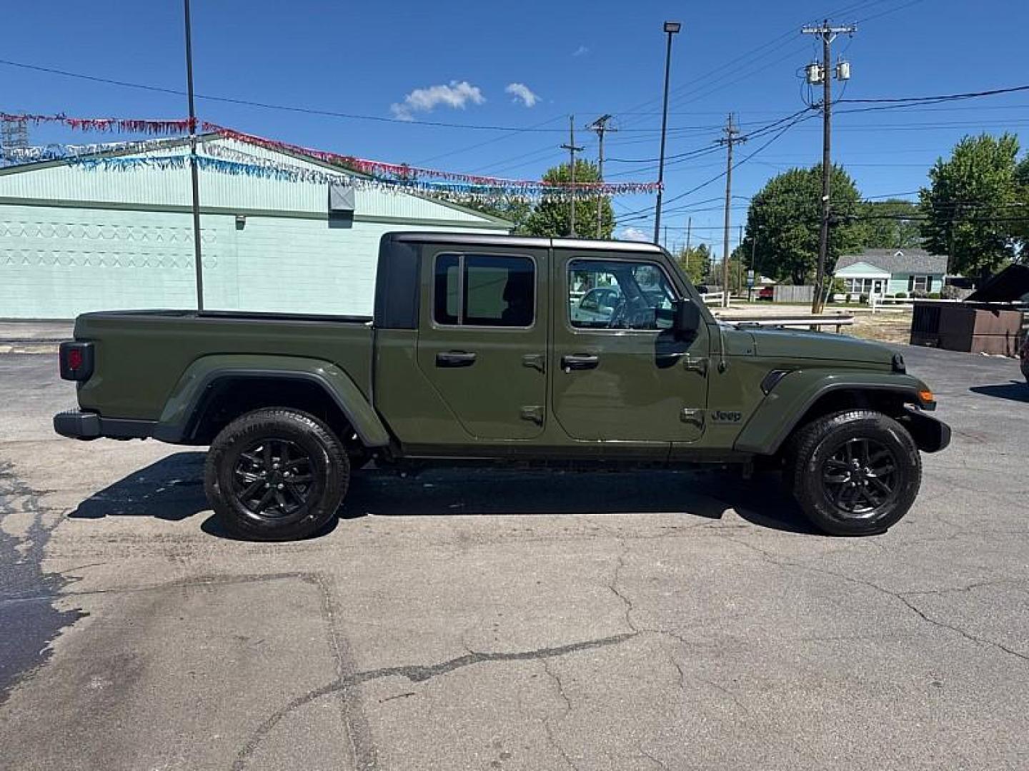 2022 GREEN /BLACK Jeep Gladiator Sport (1C6HJTAG0NL) with an 3.6L V6 DOHC 24V engine, 6M transmission, located at 3304 Woodville Road, Northwood, OH, 43619, (419) 210-8019, 41.612694, -83.480743 - Your #1 Destination for Auto Loans and mdash;No Matter Your Credit!At our dealership, we believe everyone deserves the opportunity to drive their dream car and mdash;whether you have good credit, bad credit, or no credit at all. With a wide selection of hundreds of cars, trucks, and SUVs, you'll fin - Photo#5