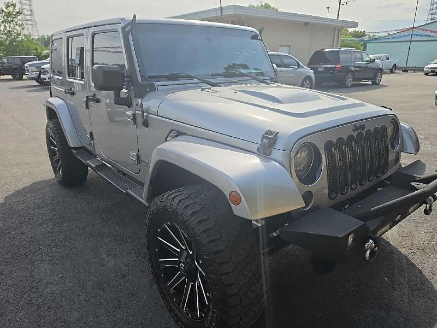 2018 SILVER /BLACK Jeep Wrangler Unlimited Sahara 4WD (1C4BJWEG9JL) with an 3.6L V6 DOHC 24V FFV engine, Automatic 5-Spd transmission, located at 3304 Woodville Road, Northwood, OH, 43619, (419) 210-8019, 41.612694, -83.480743 - Your #1 Destination for Auto Loans and mdash;No Matter Your Credit!At our dealership, we believe everyone deserves the opportunity to drive their dream car and mdash;whether you have good credit, bad credit, or no credit at all. With a wide selection of hundreds of cars, trucks, and SUVs, you'll fin - Photo#6