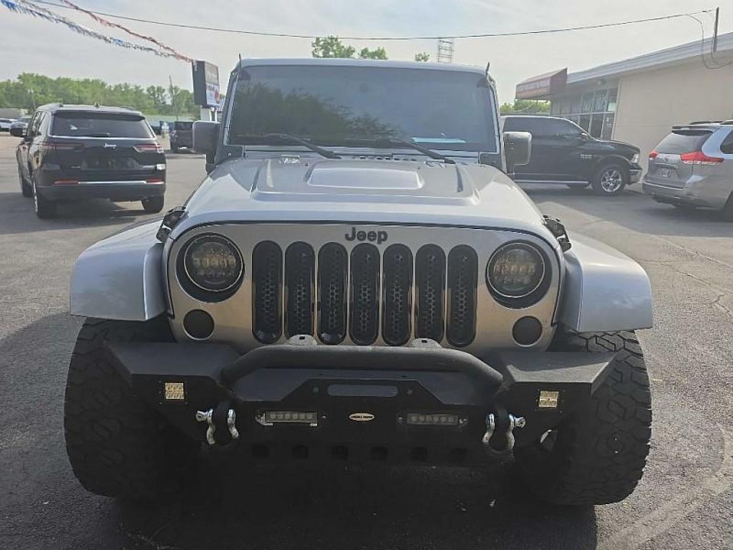2018 SILVER /BLACK Jeep Wrangler Unlimited Sahara 4WD (1C4BJWEG9JL) with an 3.6L V6 DOHC 24V FFV engine, Automatic 5-Spd transmission, located at 3304 Woodville Road, Northwood, OH, 43619, (419) 210-8019, 41.612694, -83.480743 - Your #1 Destination for Auto Loans and mdash;No Matter Your Credit!At our dealership, we believe everyone deserves the opportunity to drive their dream car and mdash;whether you have good credit, bad credit, or no credit at all. With a wide selection of hundreds of cars, trucks, and SUVs, you'll fin - Photo#7
