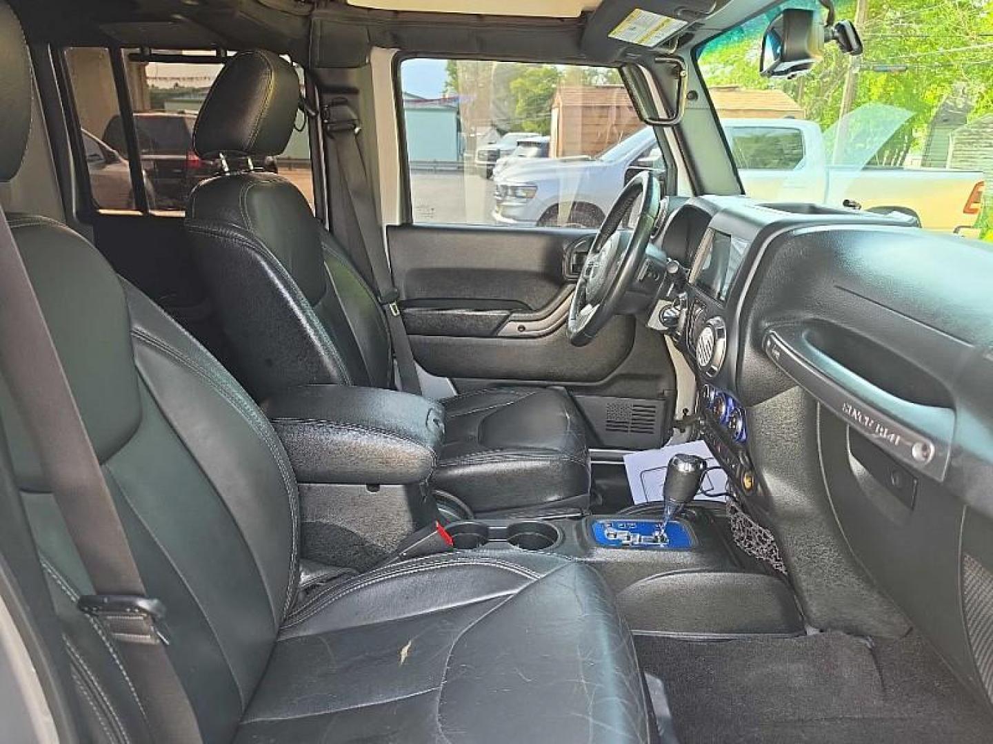 2018 SILVER /BLACK Jeep Wrangler Unlimited Sahara 4WD (1C4BJWEG9JL) with an 3.6L V6 DOHC 24V FFV engine, Automatic 5-Spd transmission, located at 3304 Woodville Road, Northwood, OH, 43619, (419) 210-8019, 41.612694, -83.480743 - Your #1 Destination for Auto Loans and mdash;No Matter Your Credit!At our dealership, we believe everyone deserves the opportunity to drive their dream car and mdash;whether you have good credit, bad credit, or no credit at all. With a wide selection of hundreds of cars, trucks, and SUVs, you'll fin - Photo#35
