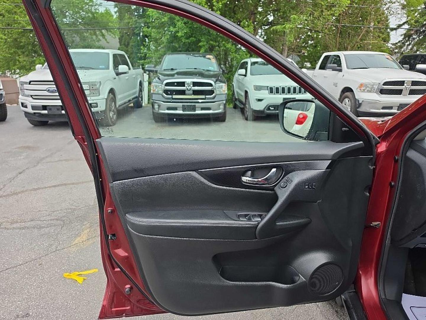 2020 RED /BLACK Nissan Rogue S AWD (5N1AT2MV7LC) with an 2.5L L4 DOHC 16V engine, CVT transmission, located at 3304 Woodville Road, Northwood, OH, 43619, (419) 210-8019, 41.612694, -83.480743 - Your #1 Destination for Auto Loans and mdash;No Matter Your Credit!At our dealership, we believe everyone deserves the opportunity to drive their dream car and mdash;whether you have good credit, bad credit, or no credit at all. With a wide selection of hundreds of cars, trucks, and SUVs, you'll fin - Photo#8