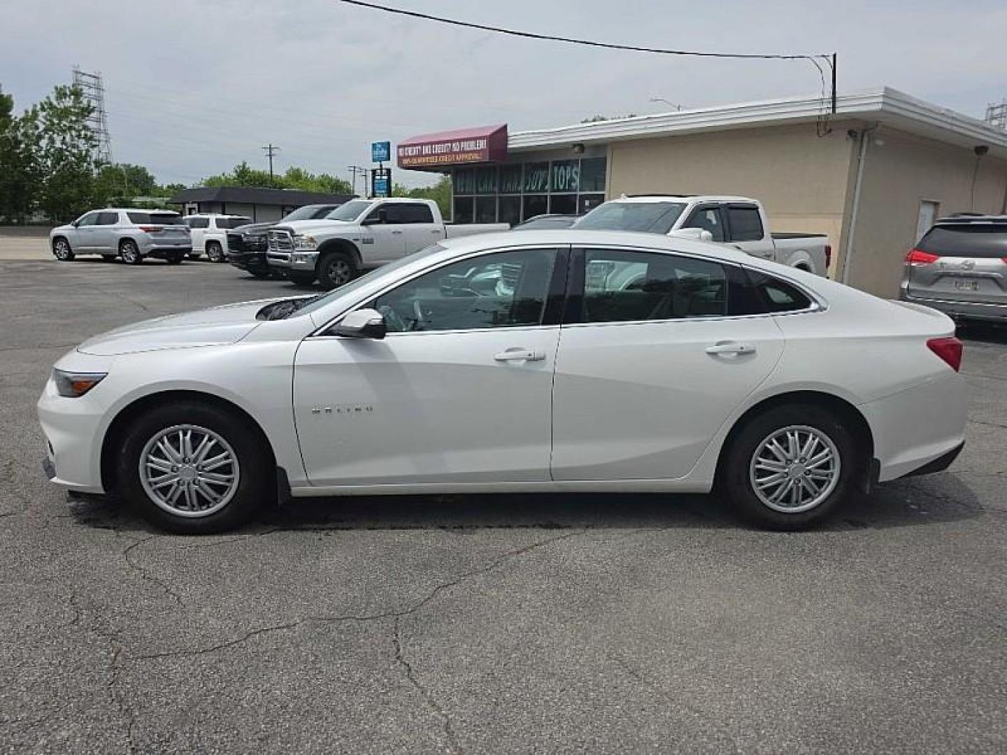 2017 WHITE /GRAY Chevrolet Malibu 1LT (1G1ZE5ST6HF) with an 1.5L L4 DOHC 16V engine, 6A transmission, located at 3304 Woodville Road, Northwood, OH, 43619, (419) 210-8019, 41.612694, -83.480743 - Your #1 Destination for Auto Loans and mdash;No Matter Your Credit!At our dealership, we believe everyone deserves the opportunity to drive their dream car and mdash;whether you have good credit, bad credit, or no credit at all. With a wide selection of hundreds of cars, trucks, and SUVs, you'll fin - Photo#1
