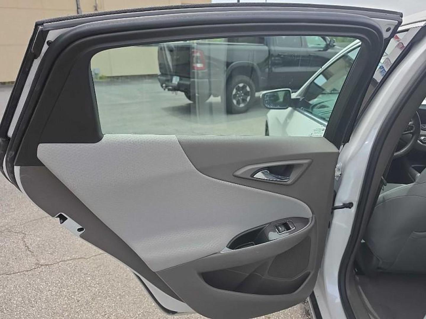 2017 WHITE /GRAY Chevrolet Malibu 1LT (1G1ZE5ST6HF) with an 1.5L L4 DOHC 16V engine, 6A transmission, located at 3304 Woodville Road, Northwood, OH, 43619, (419) 210-8019, 41.612694, -83.480743 - Your #1 Destination for Auto Loans and mdash;No Matter Your Credit!At our dealership, we believe everyone deserves the opportunity to drive their dream car and mdash;whether you have good credit, bad credit, or no credit at all. With a wide selection of hundreds of cars, trucks, and SUVs, you'll fin - Photo#26