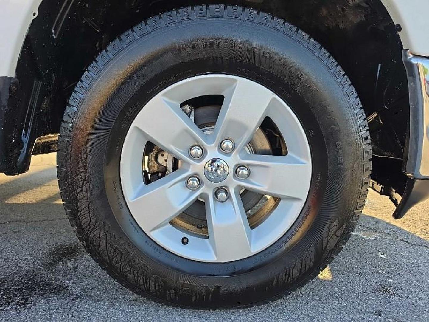 2019 WHITE /GRAY RAM 1500 Classic Tradesman Quad Cab 4WD (1C6RR7GG6KS) with an 3.6L V6 DOHC 24V FFV engine, 8A transmission, located at 3304 Woodville Road, Northwood, OH, 43619, (419) 210-8019, 41.612694, -83.480743 - Your #1 Destination for Auto Loans and mdash;No Matter Your Credit!At our dealership, we believe everyone deserves the opportunity to drive their dream car and mdash;whether you have good credit, bad credit, or no credit at all. With a wide selection of hundreds of cars, trucks, and SUVs, you'll fin - Photo#16