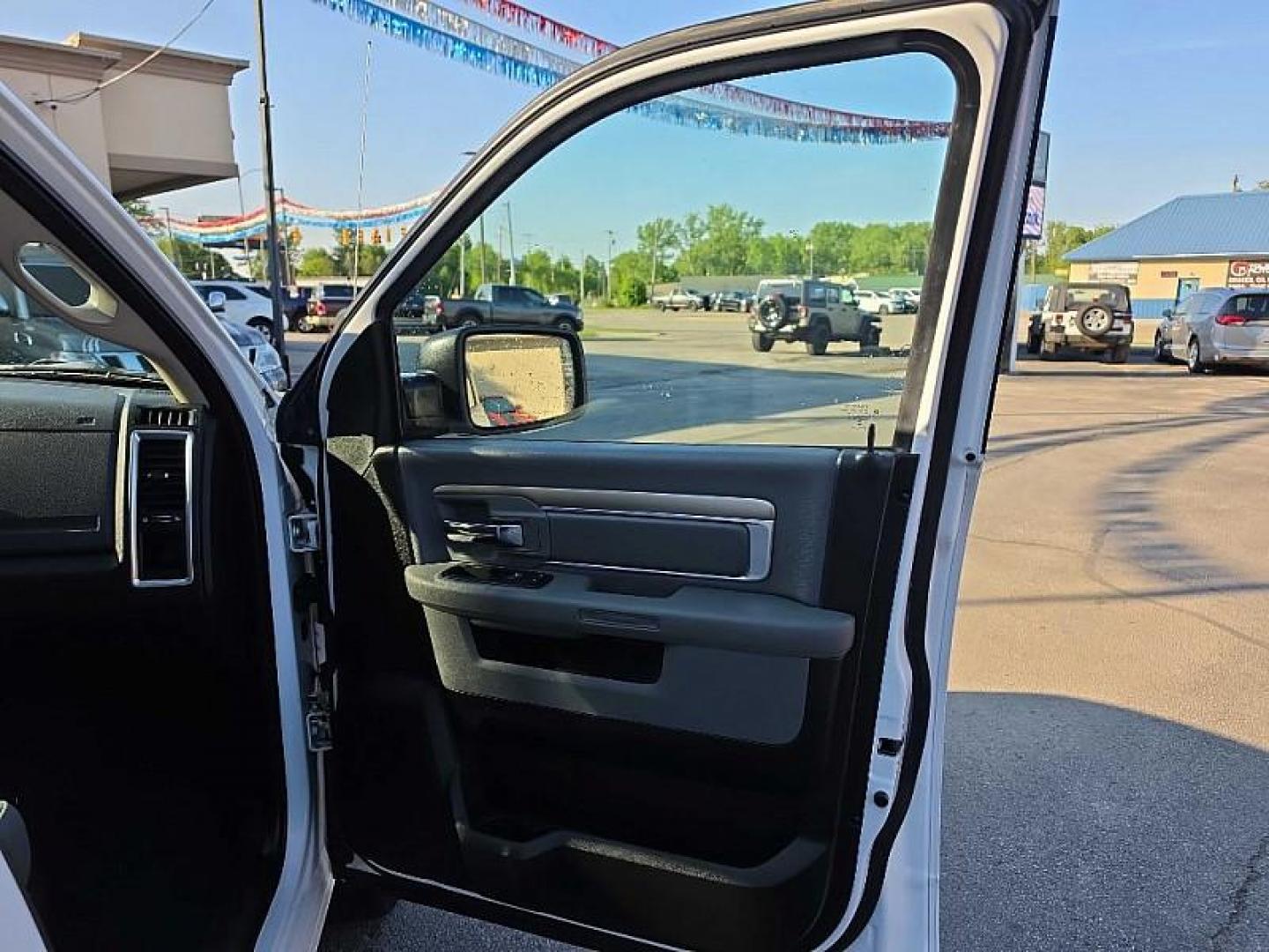 2019 WHITE /GRAY RAM 1500 Classic Tradesman Quad Cab 4WD (1C6RR7GG6KS) with an 3.6L V6 DOHC 24V FFV engine, 8A transmission, located at 3304 Woodville Road, Northwood, OH, 43619, (419) 210-8019, 41.612694, -83.480743 - Your #1 Destination for Auto Loans and mdash;No Matter Your Credit!At our dealership, we believe everyone deserves the opportunity to drive their dream car and mdash;whether you have good credit, bad credit, or no credit at all. With a wide selection of hundreds of cars, trucks, and SUVs, you'll fin - Photo#27