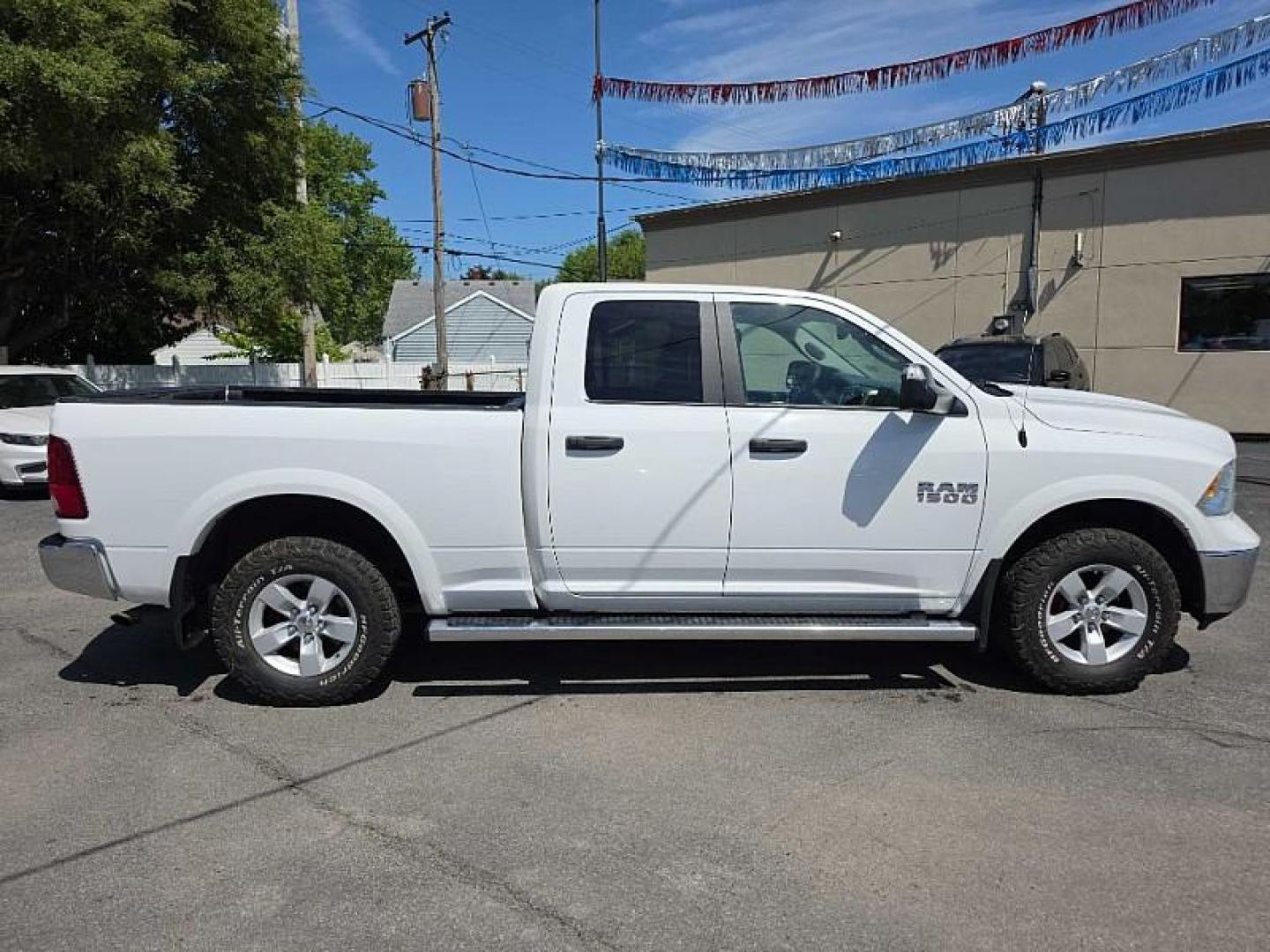 2017 WHITE /GRAY RAM 1500 SLT Quad Cab 4WD (1C6RR7GG5HS) with an 3.6L V6 DOHC 24V FFV engine, 8A transmission, located at 3304 Woodville Road, Northwood, OH, 43619, (419) 210-8019, 41.612694, -83.480743 - Your #1 Destination for Auto Loans and mdash;No Matter Your Credit!At our dealership, we believe everyone deserves the opportunity to drive their dream car and mdash;whether you have good credit, bad credit, or no credit at all. With a wide selection of hundreds of cars, trucks, and SUVs, you'll fin - Photo#5