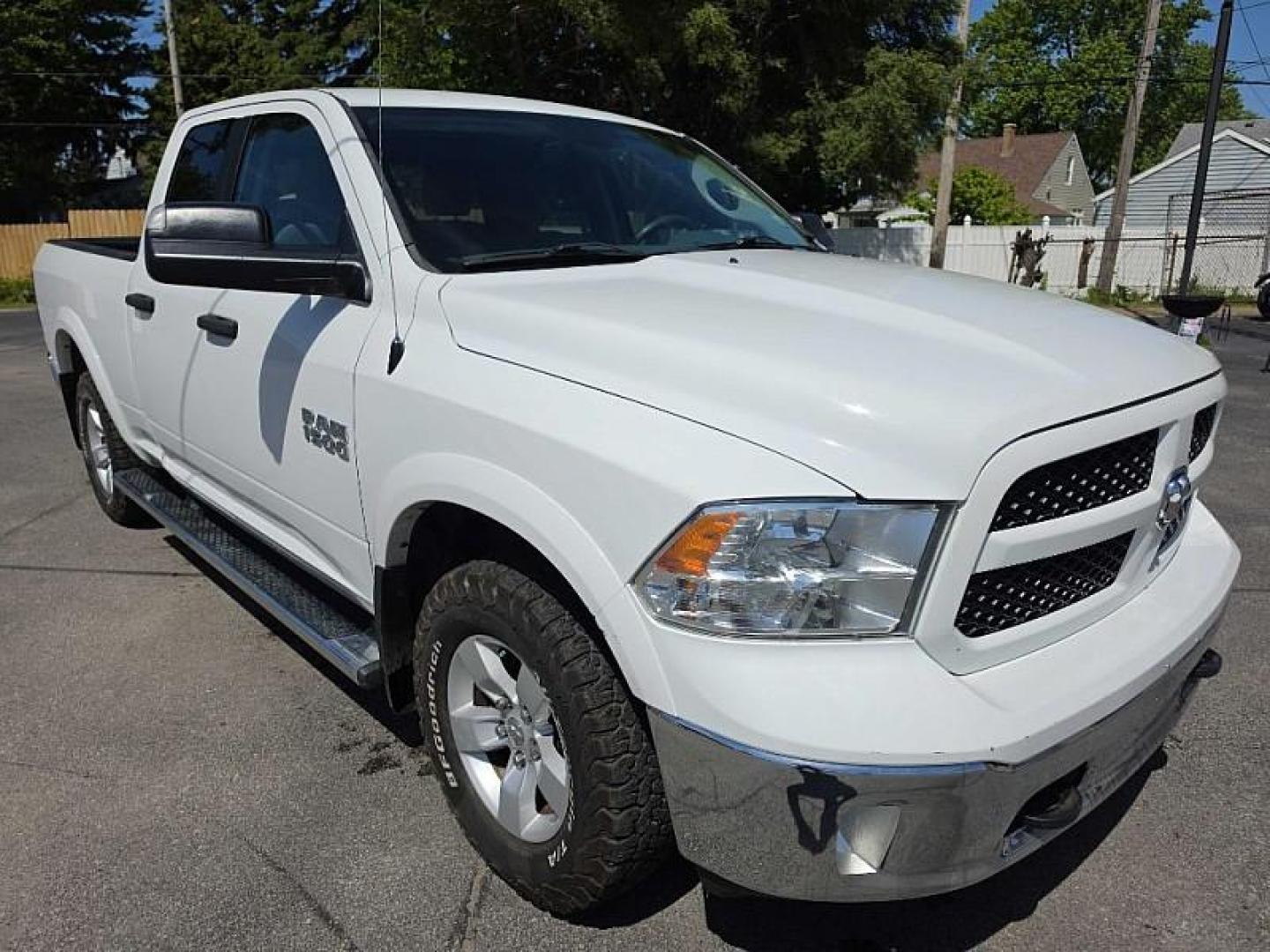 2017 WHITE /GRAY RAM 1500 SLT Quad Cab 4WD (1C6RR7GG5HS) with an 3.6L V6 DOHC 24V FFV engine, 8A transmission, located at 3304 Woodville Road, Northwood, OH, 43619, (419) 210-8019, 41.612694, -83.480743 - Your #1 Destination for Auto Loans and mdash;No Matter Your Credit!At our dealership, we believe everyone deserves the opportunity to drive their dream car and mdash;whether you have good credit, bad credit, or no credit at all. With a wide selection of hundreds of cars, trucks, and SUVs, you'll fin - Photo#6