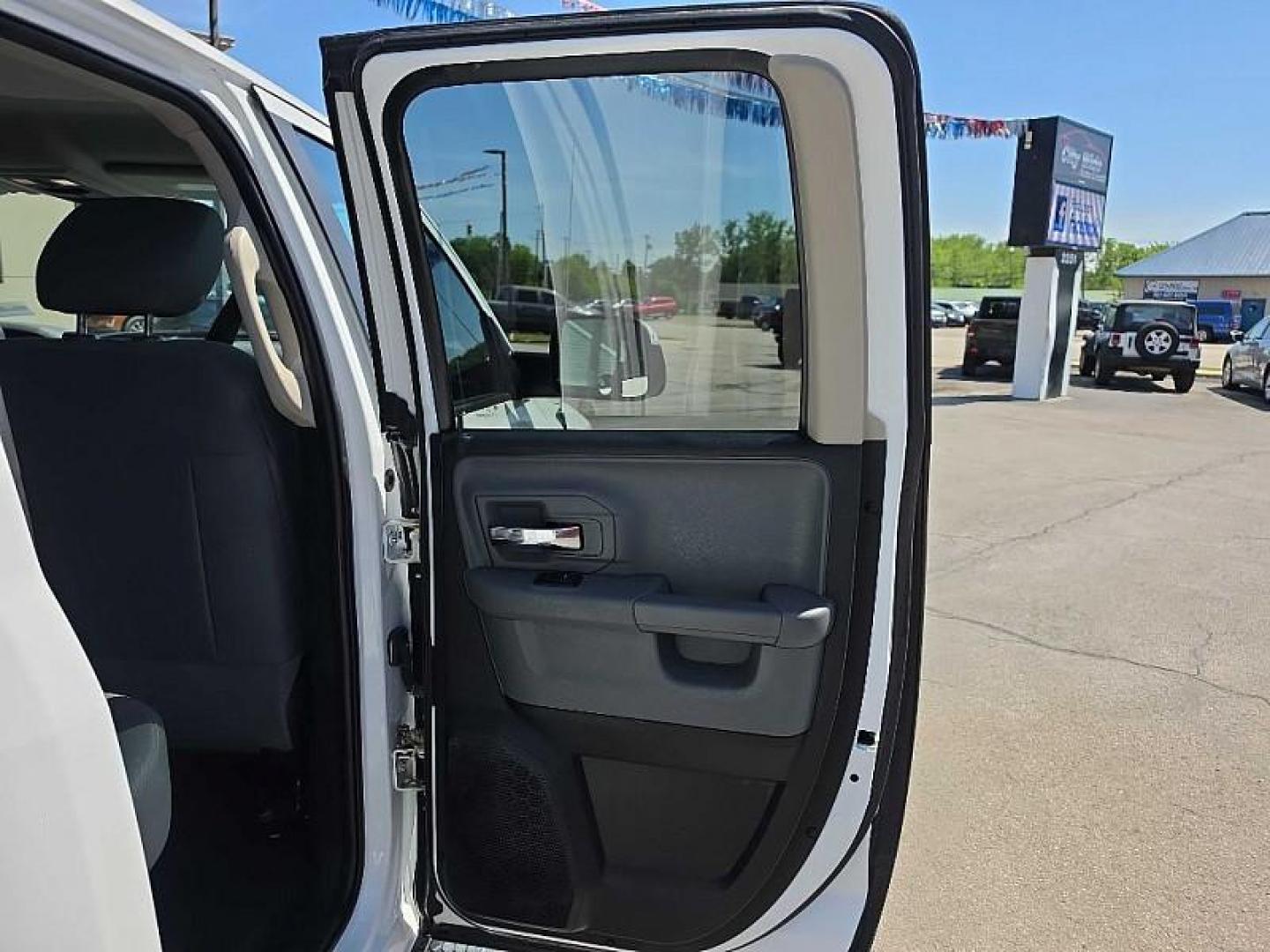 2017 WHITE /GRAY RAM 1500 SLT Quad Cab 4WD (1C6RR7GG5HS) with an 3.6L V6 DOHC 24V FFV engine, 8A transmission, located at 3304 Woodville Road, Northwood, OH, 43619, (419) 210-8019, 41.612694, -83.480743 - Your #1 Destination for Auto Loans and mdash;No Matter Your Credit!At our dealership, we believe everyone deserves the opportunity to drive their dream car and mdash;whether you have good credit, bad credit, or no credit at all. With a wide selection of hundreds of cars, trucks, and SUVs, you'll fin - Photo#12