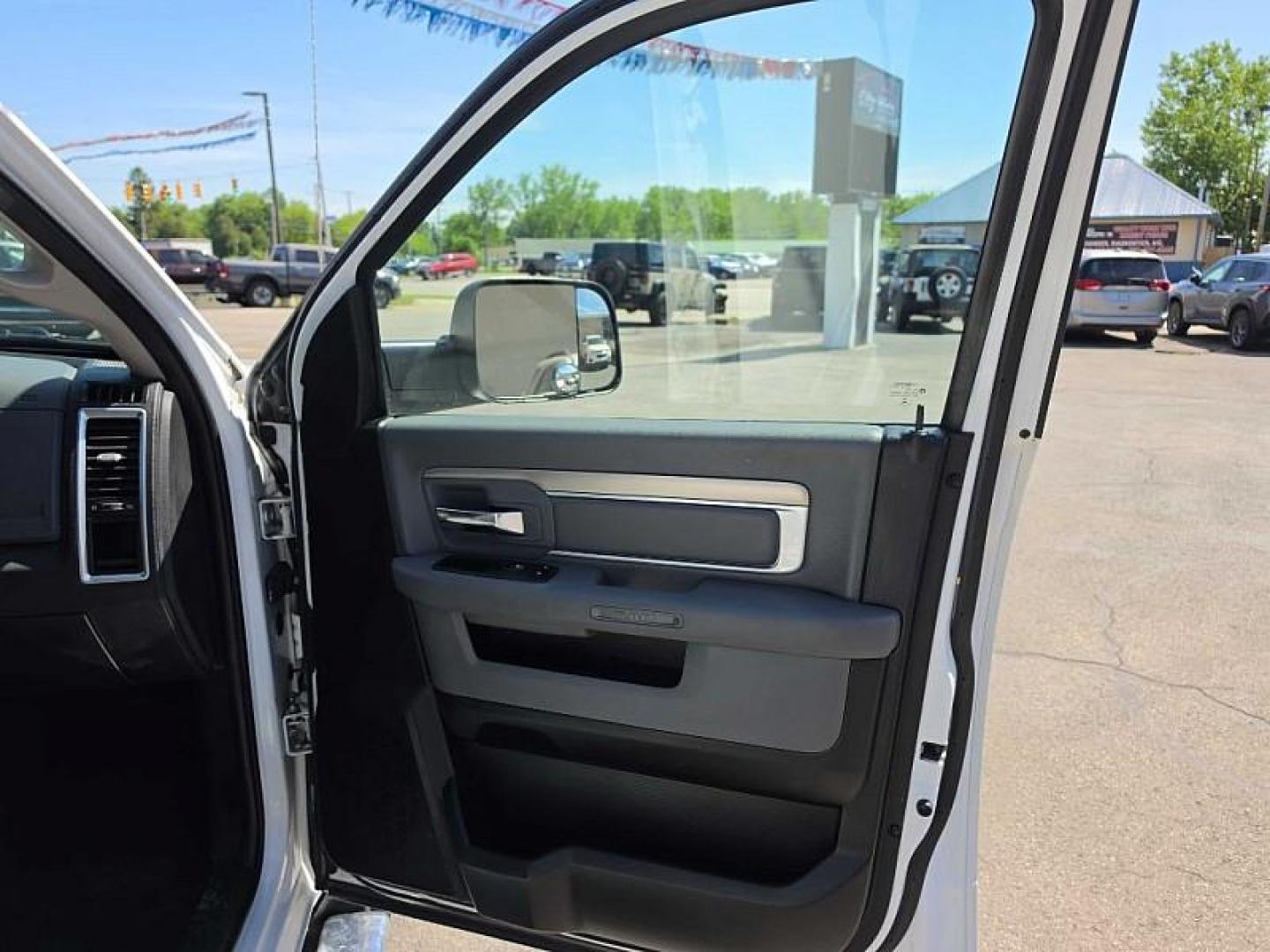 2017 WHITE /GRAY RAM 1500 SLT Quad Cab 4WD (1C6RR7GG5HS) with an 3.6L V6 DOHC 24V FFV engine, 8A transmission, located at 3304 Woodville Road, Northwood, OH, 43619, (419) 210-8019, 41.612694, -83.480743 - Your #1 Destination for Auto Loans and mdash;No Matter Your Credit!At our dealership, we believe everyone deserves the opportunity to drive their dream car and mdash;whether you have good credit, bad credit, or no credit at all. With a wide selection of hundreds of cars, trucks, and SUVs, you'll fin - Photo#16